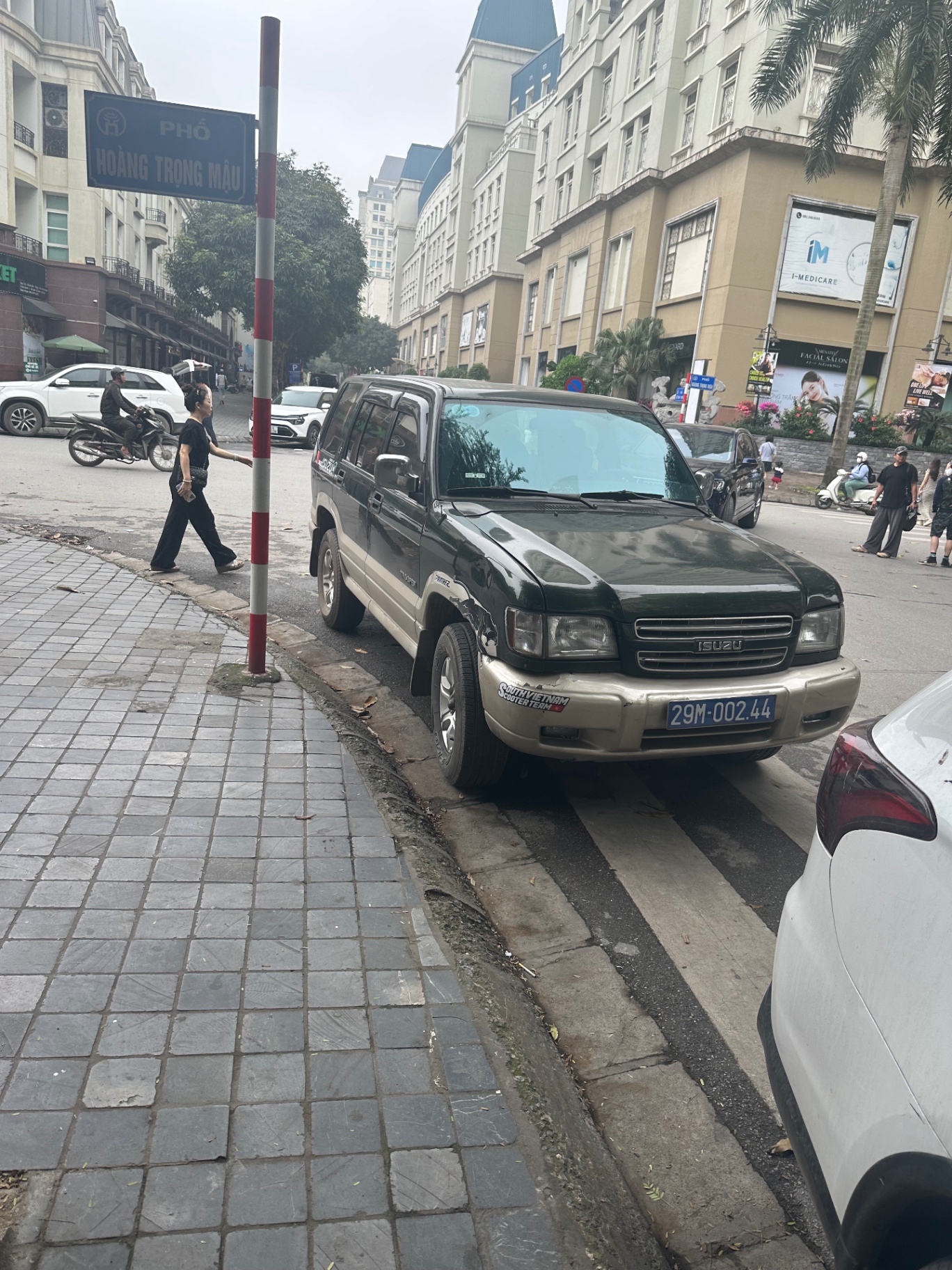 Isuzu Trooper S 2001 - Ngoại thất 2
