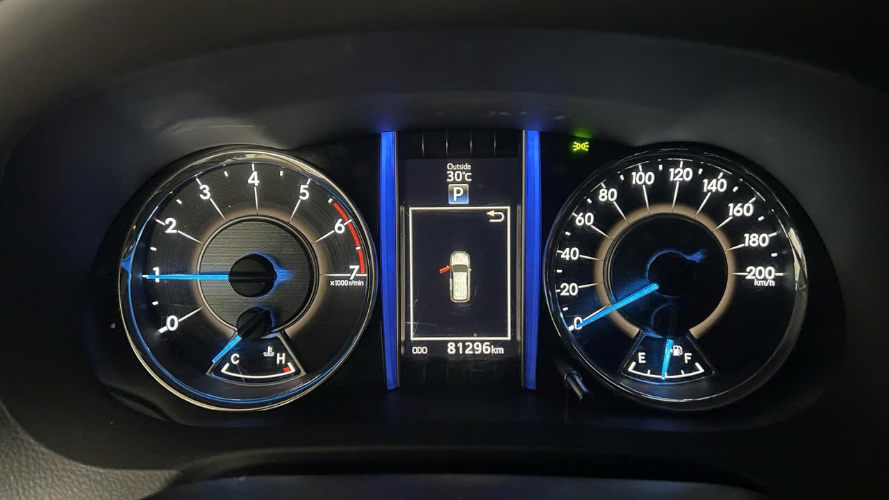Toyota Fortuner 2.7V 4x4 AT 2017 - Nội thất 1