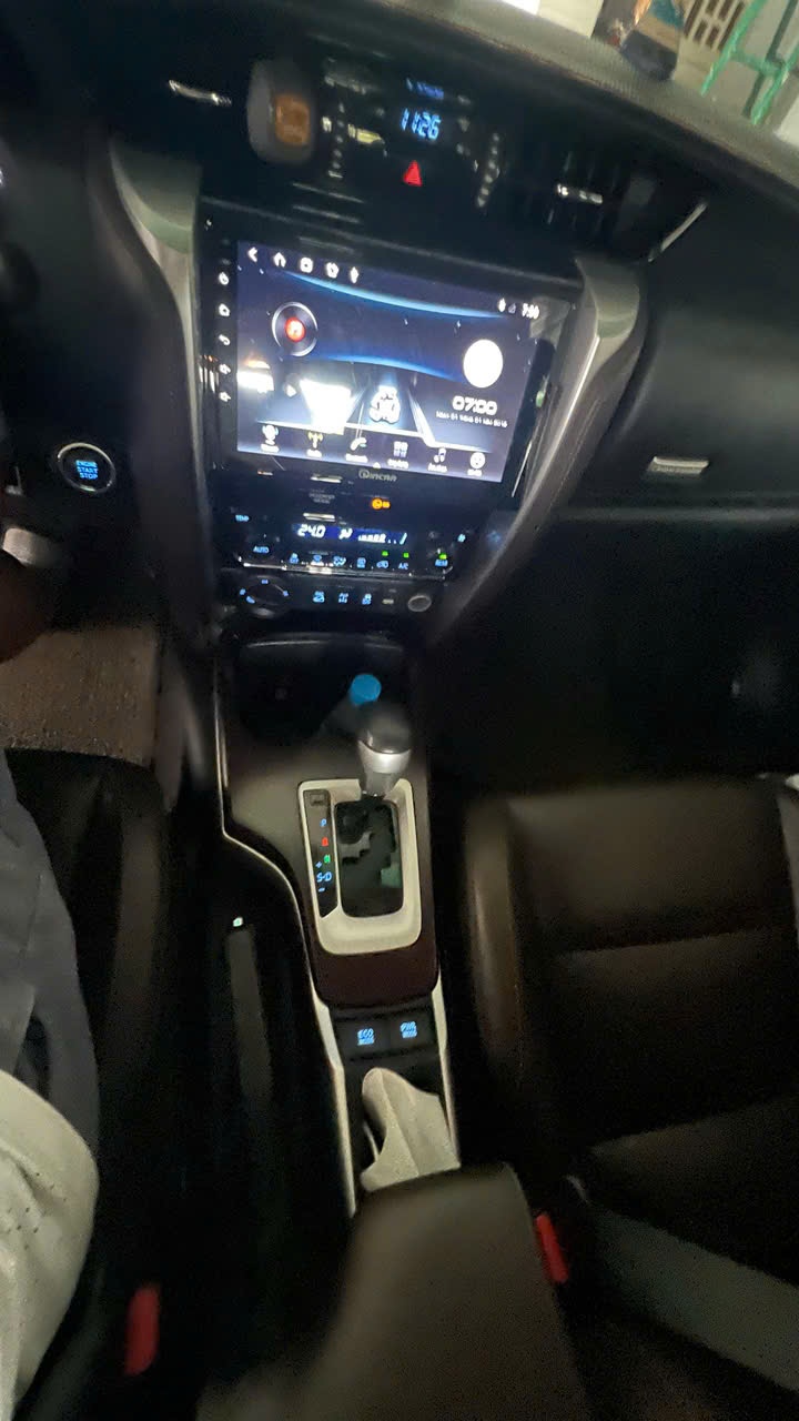 Toyota Fortuner 2.7V 4x4 AT 2017 - Nội thất 3