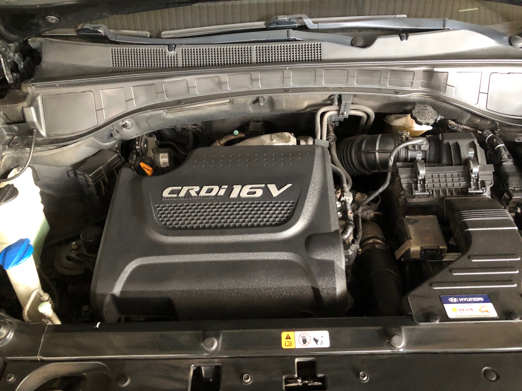 Hyundai Santafe 2.2L 4WD 2018 - Khoang động cơ 1