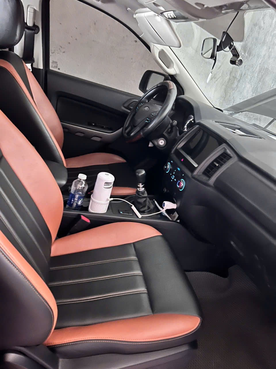 Ford Ranger XLS 2.2L 4x2 MT 2019 - Nội thất 2