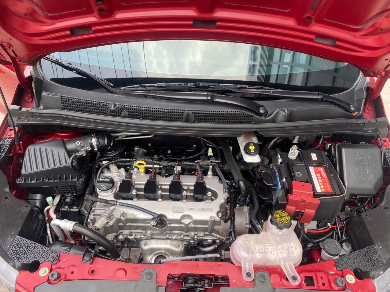 Vinfast Fadil Nâng cao 1.4 AT 2022 - Khoang động cơ 1