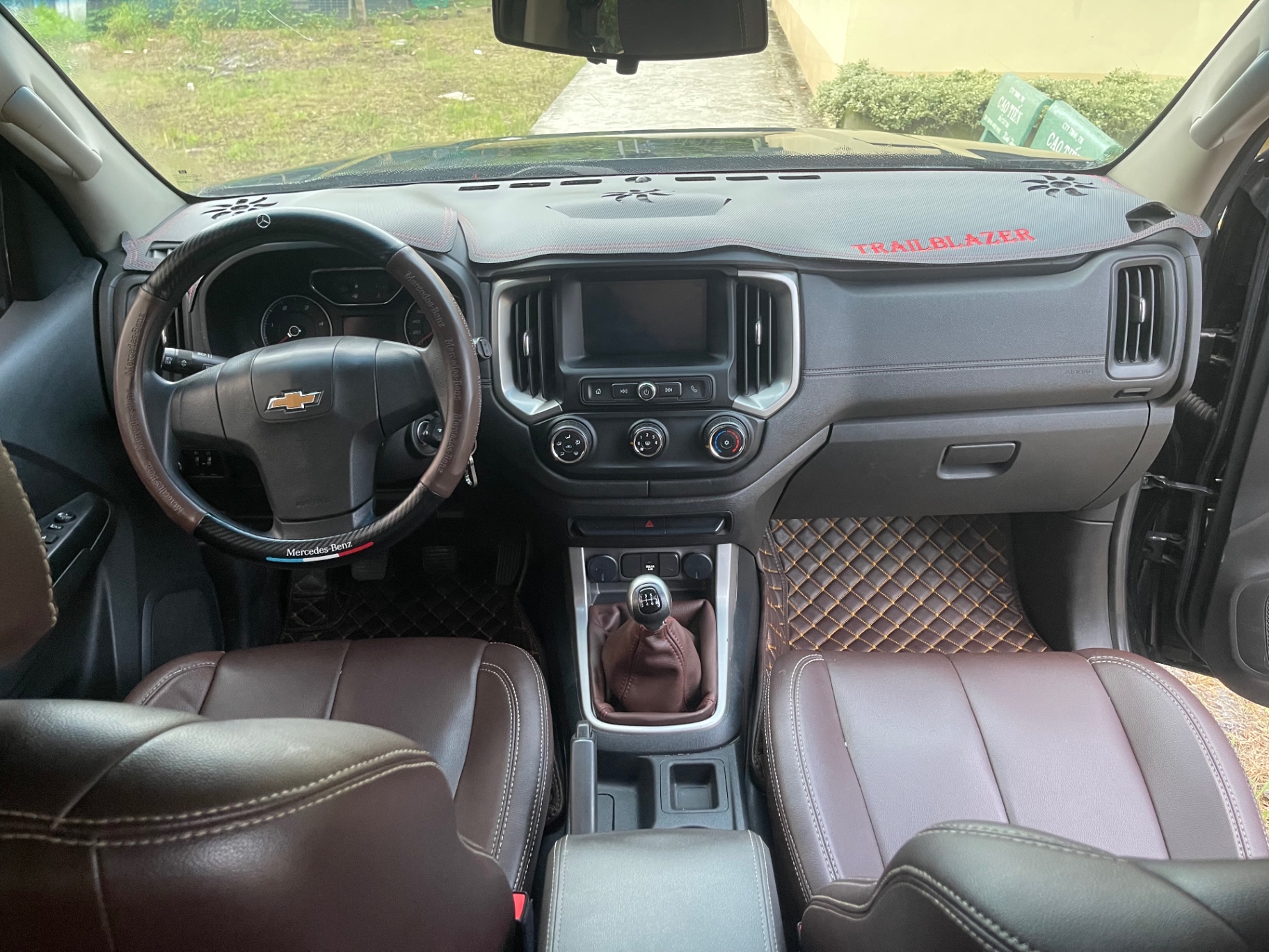 Chevrolet Trailblazer LT 2.5L 4x2 MT 2018 - Nội thất 1
