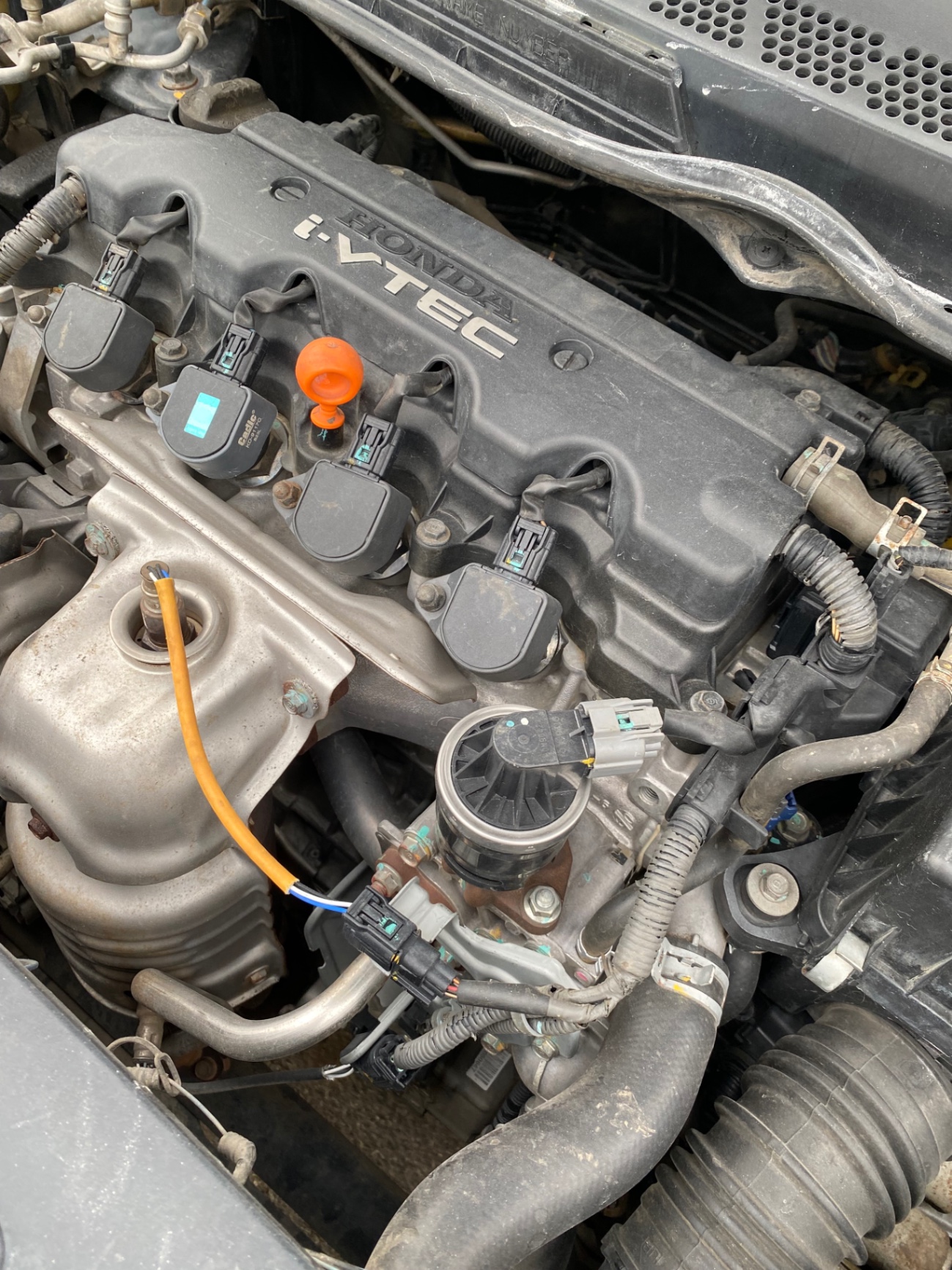 Honda Civic 1.8 AT 2009 - Khoang động cơ 1