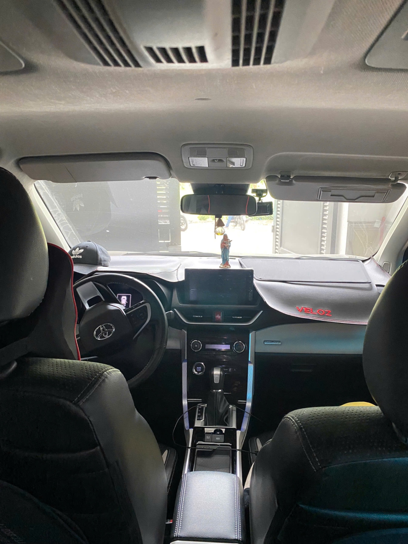 Toyota Veloz Cross Top 1.5 CVT 2022 - Nội thất 4