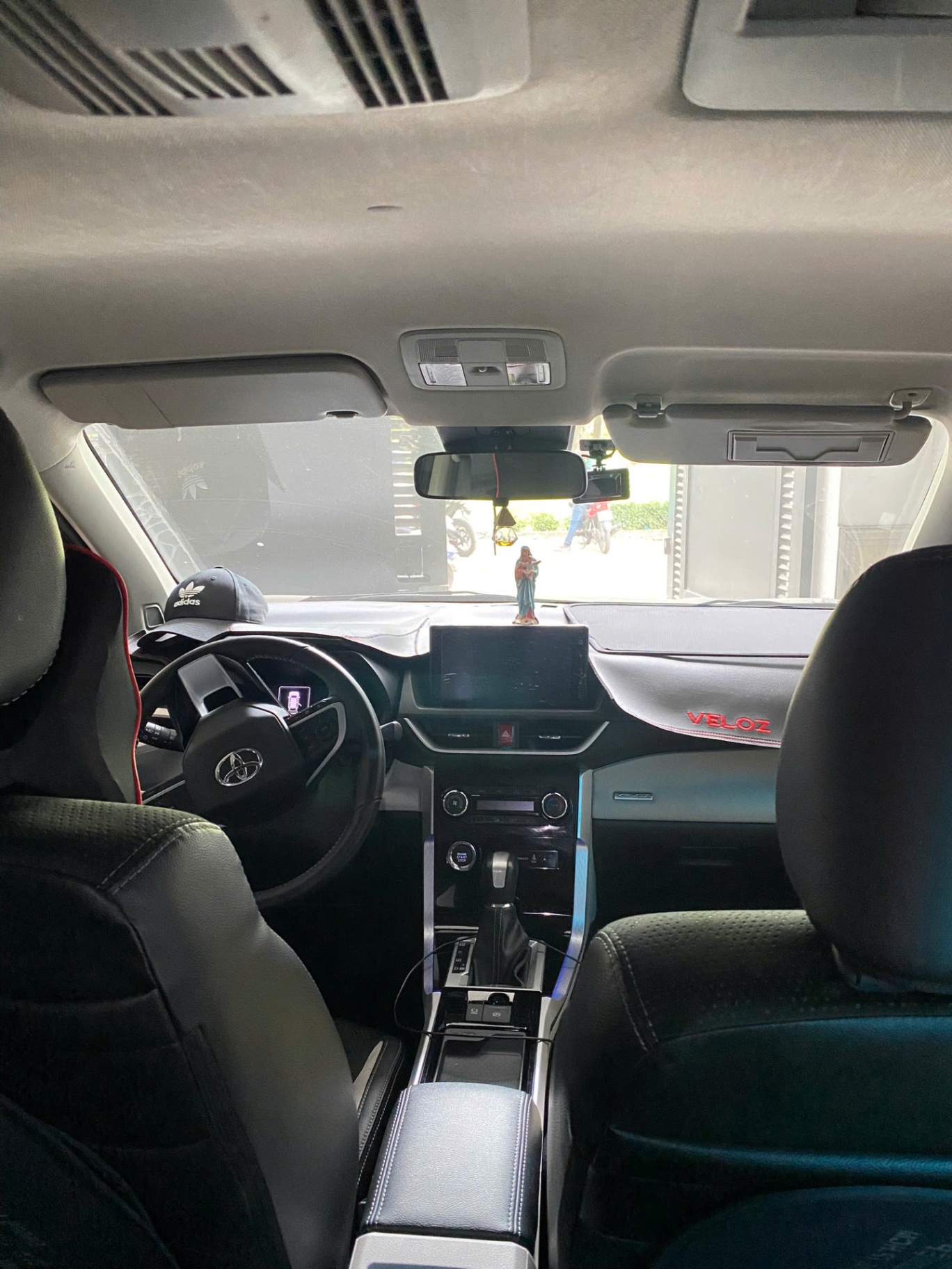 Toyota Veloz Cross Top 1.5 CVT 2022 - Nội thất 6