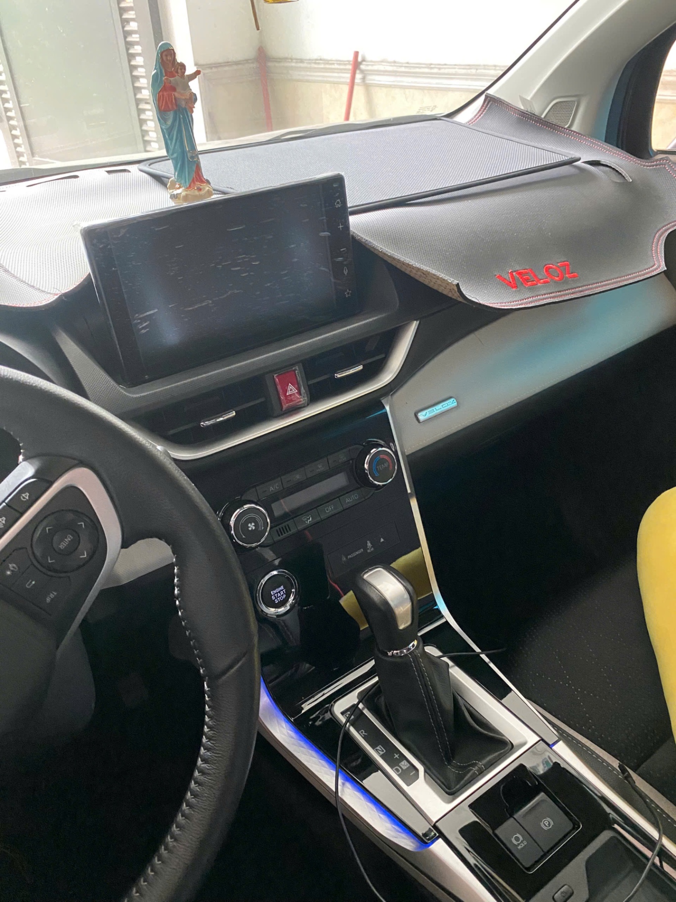 Toyota Veloz Cross Top 1.5 CVT 2022 - Nội thất 3