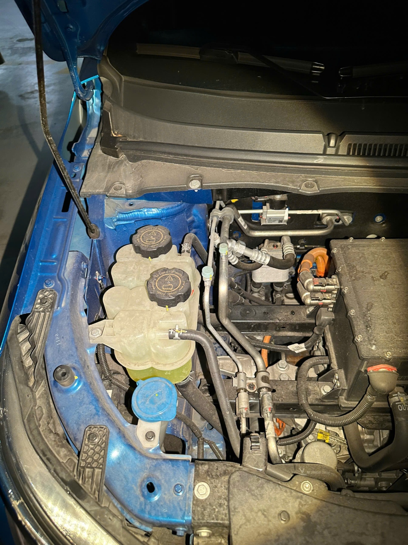 Vinfast Vf e34 AT 2022 - Khoang động cơ 1