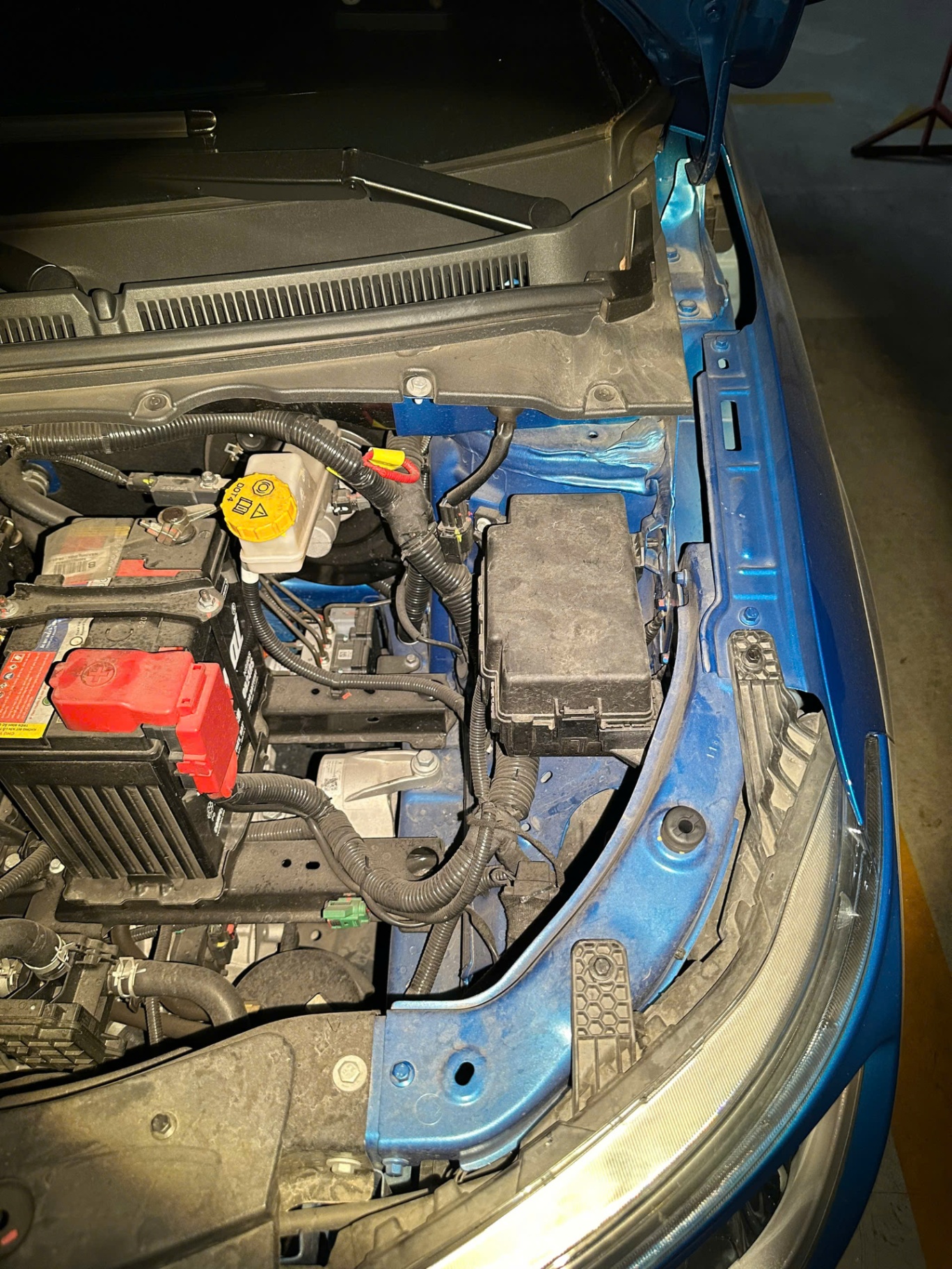 Vinfast Vf e34 AT 2022 - Khoang động cơ 3