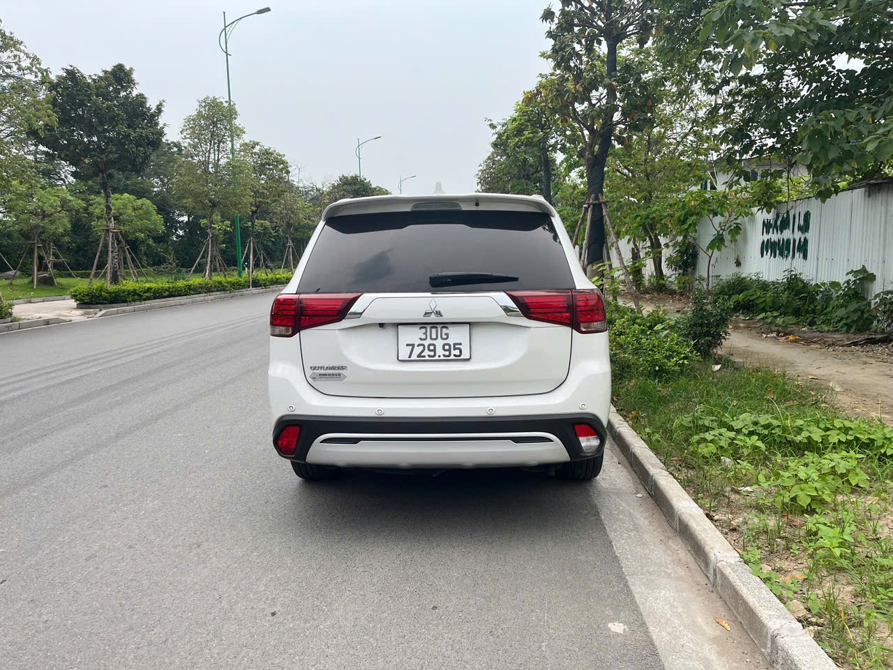 Mitsubishi Outlander 2.0 CVT Premium 2020 - Ngoại thất 2