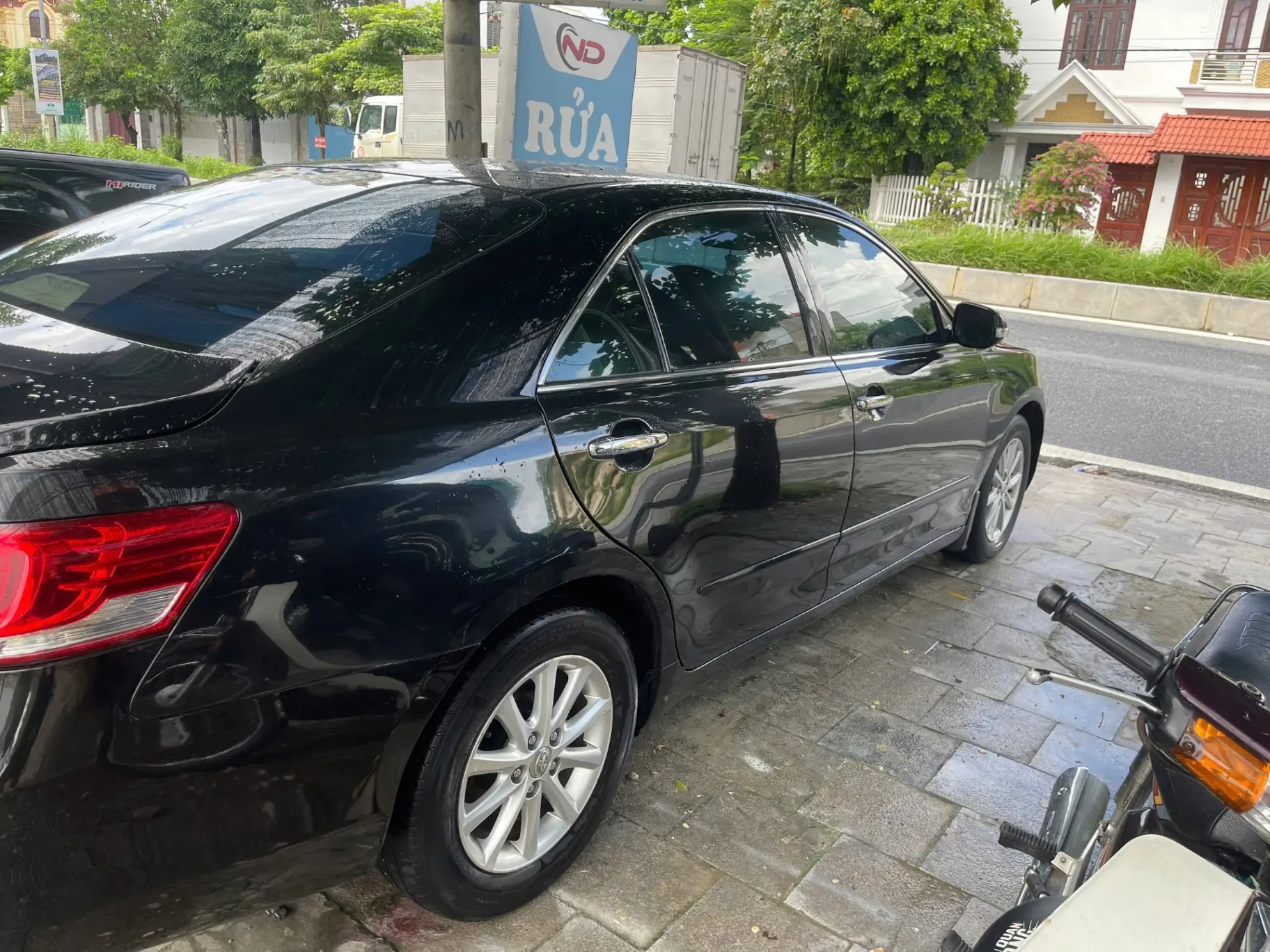 Toyota Camry 2.4G 2010 - Ngoại thất 4