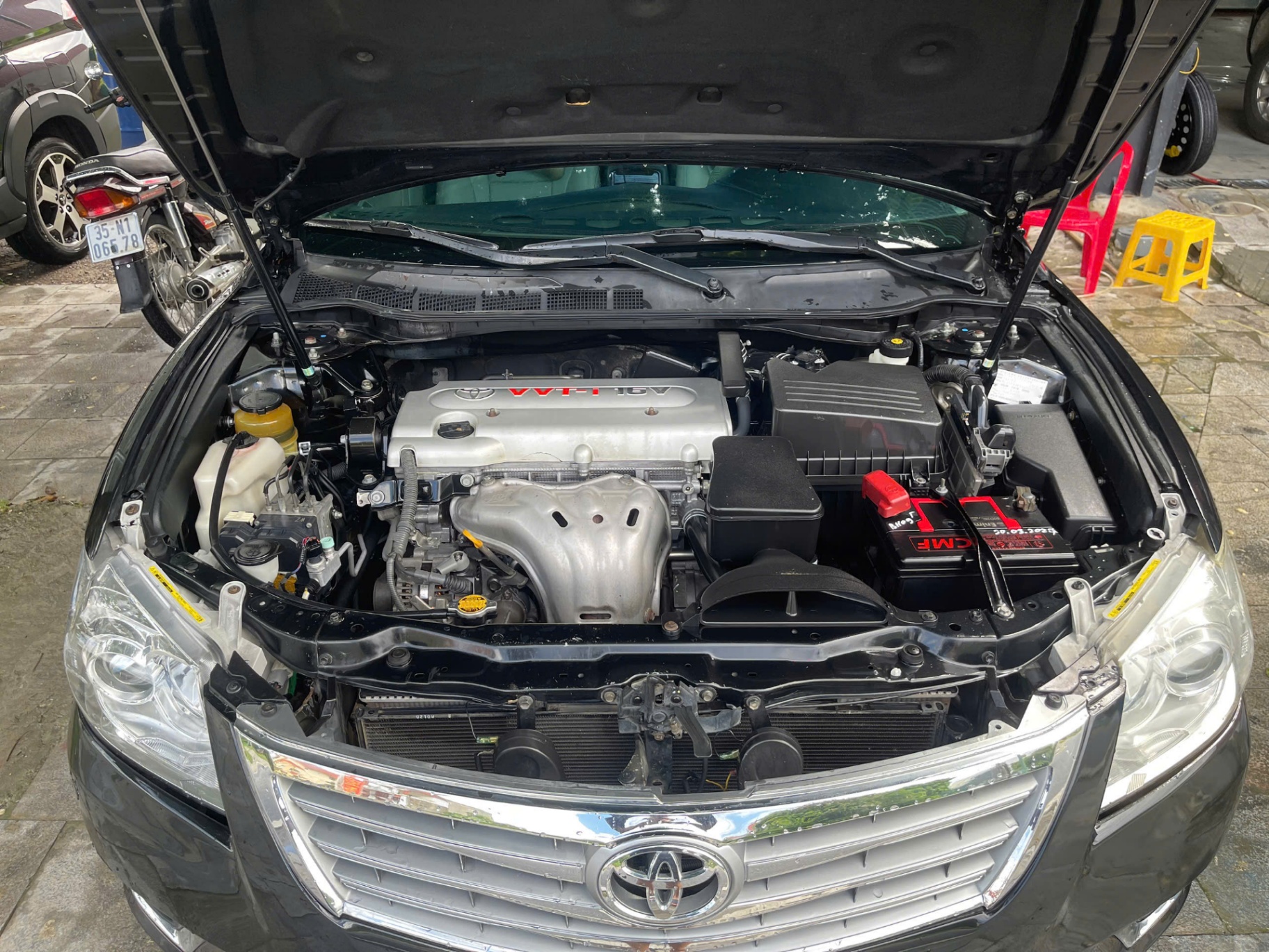 Toyota Camry 2.4G 2010 - Khoang động cơ 2