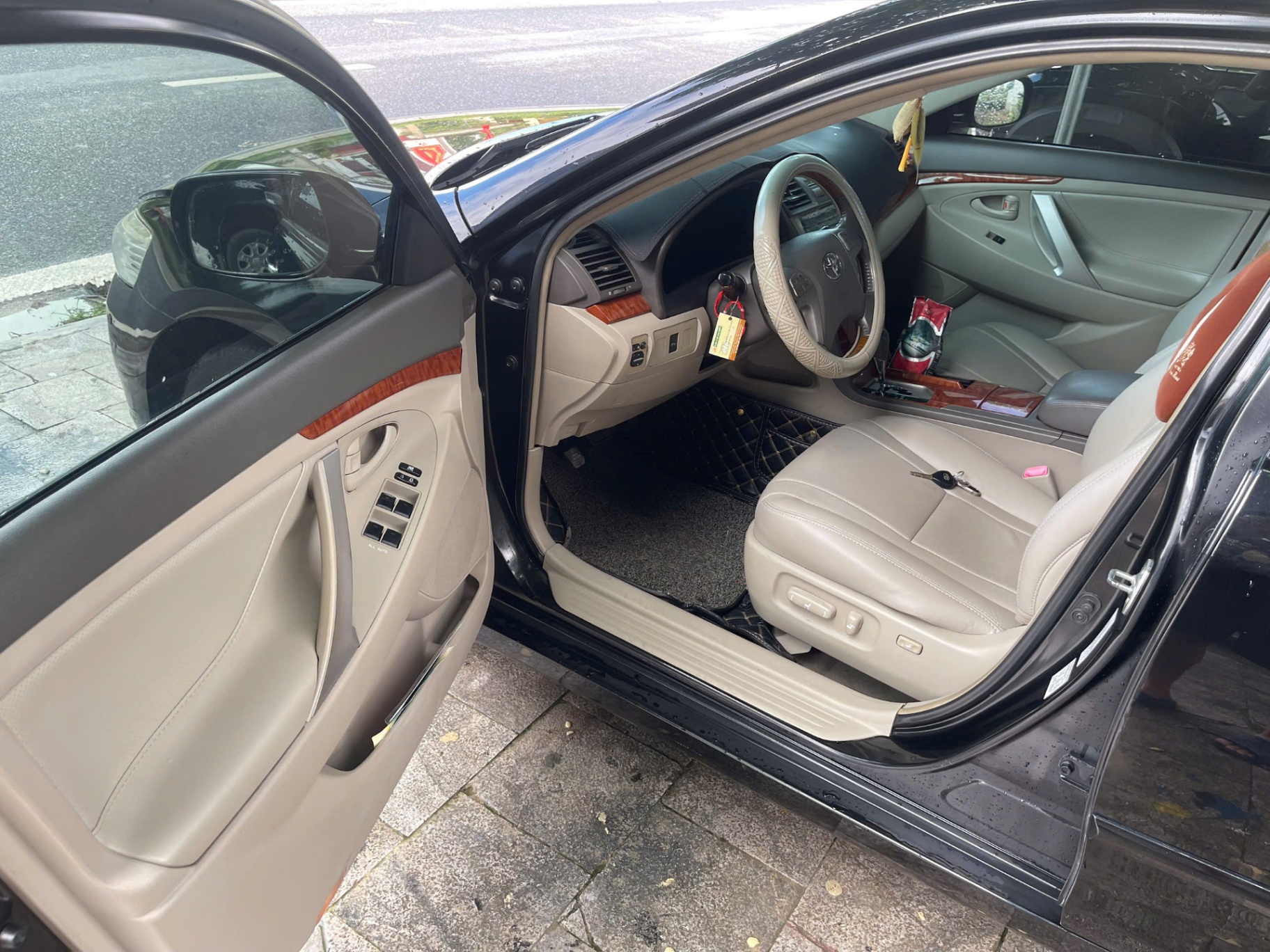 Toyota Camry 2.4G 2010 - Nội thất 2