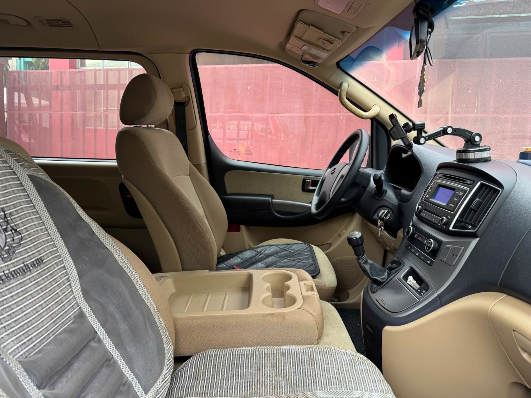 Hyundai Grand starex 2.5 MT 2017 - Nội thất 6