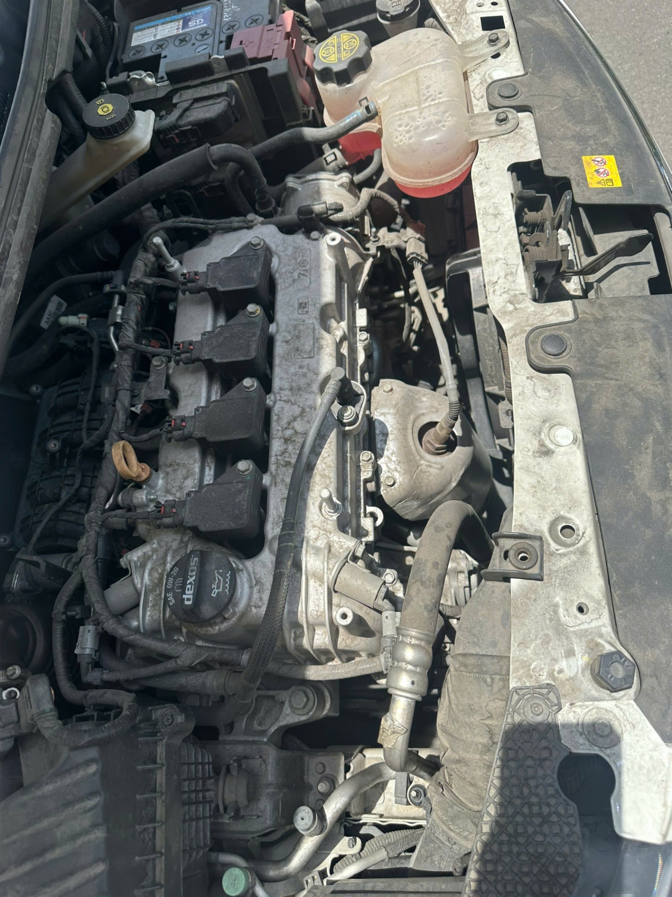 Vinfast Fadil Tiêu chuẩn 1.4 AT 2022 - Khoang động cơ 1