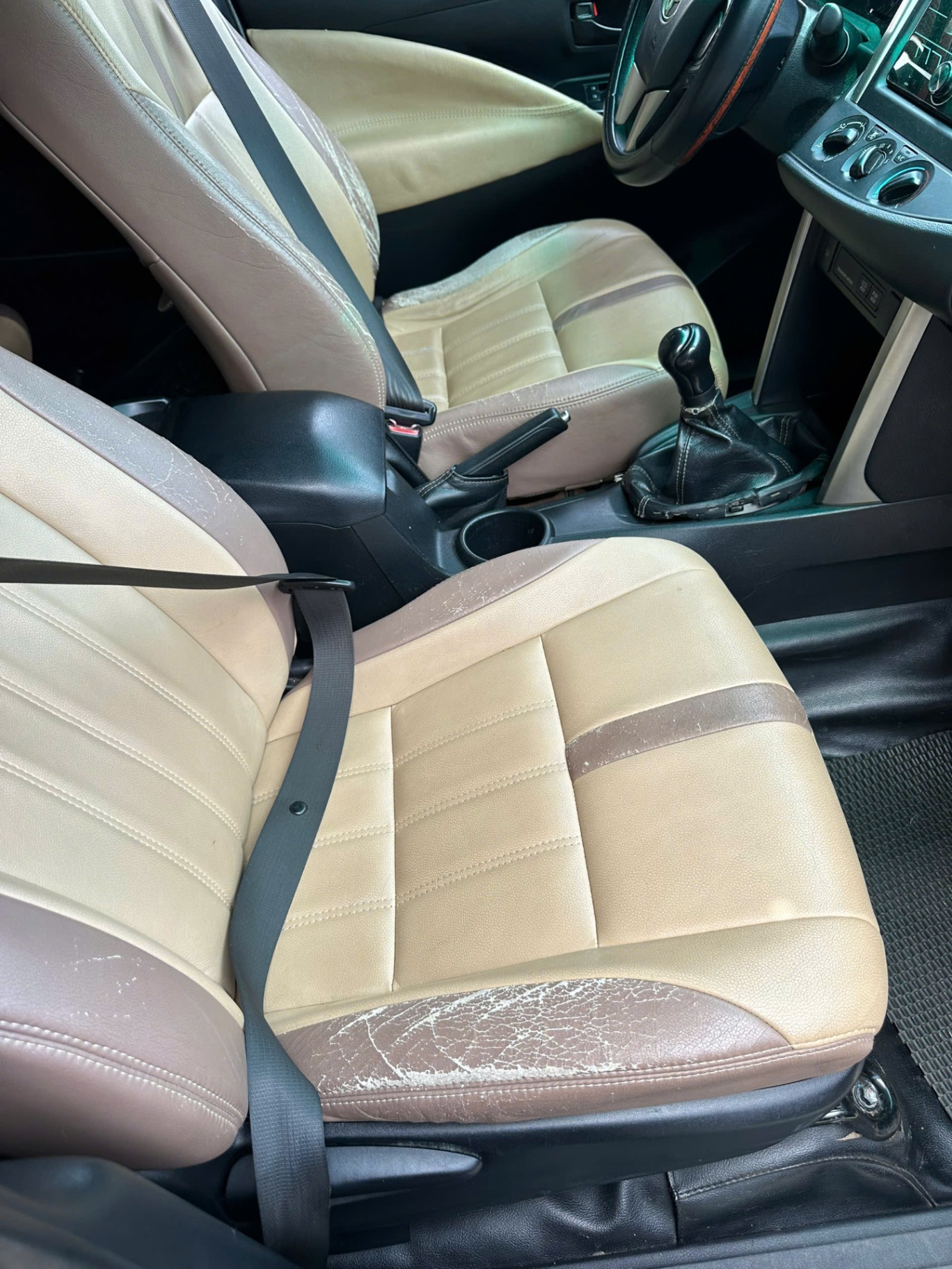 Toyota Innova 2.0E 2016 - Nội thất 6