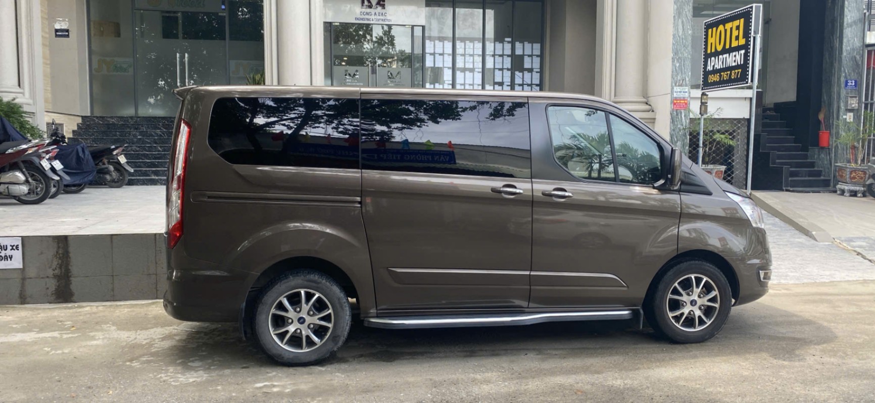 Ford Tourneo Titanium 2.0 AT 2021