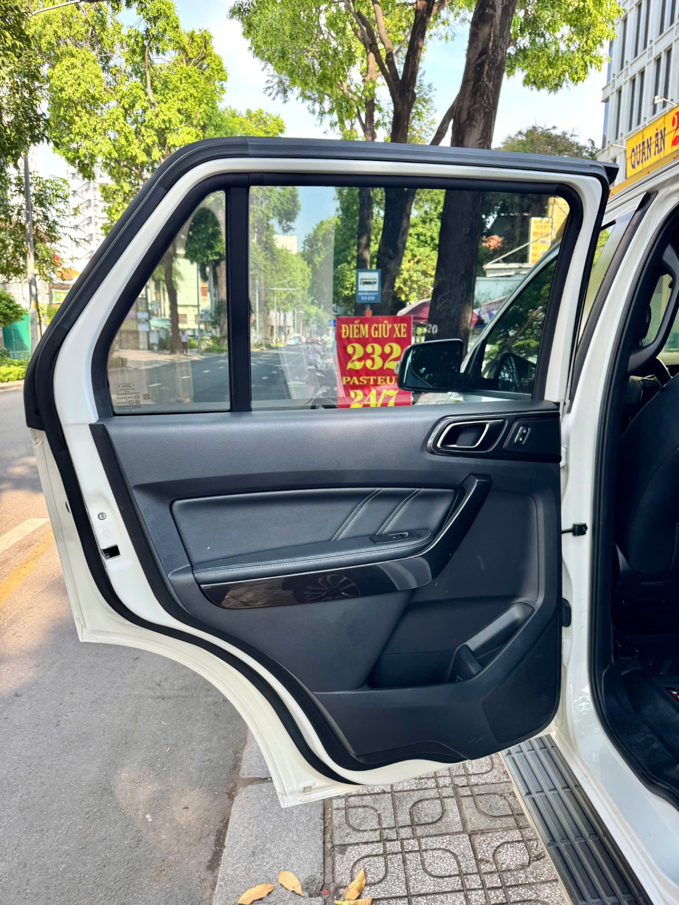 Ford Everest Titanium 2.0L 4x2 AT 2020 - Nội thất 3