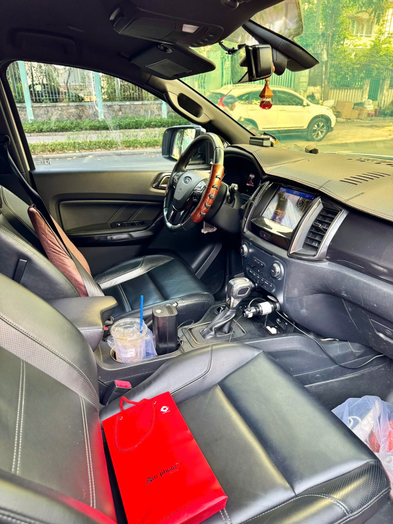 Ford Everest Titanium 2.0L 4x2 AT 2020 - Khoang động cơ 5