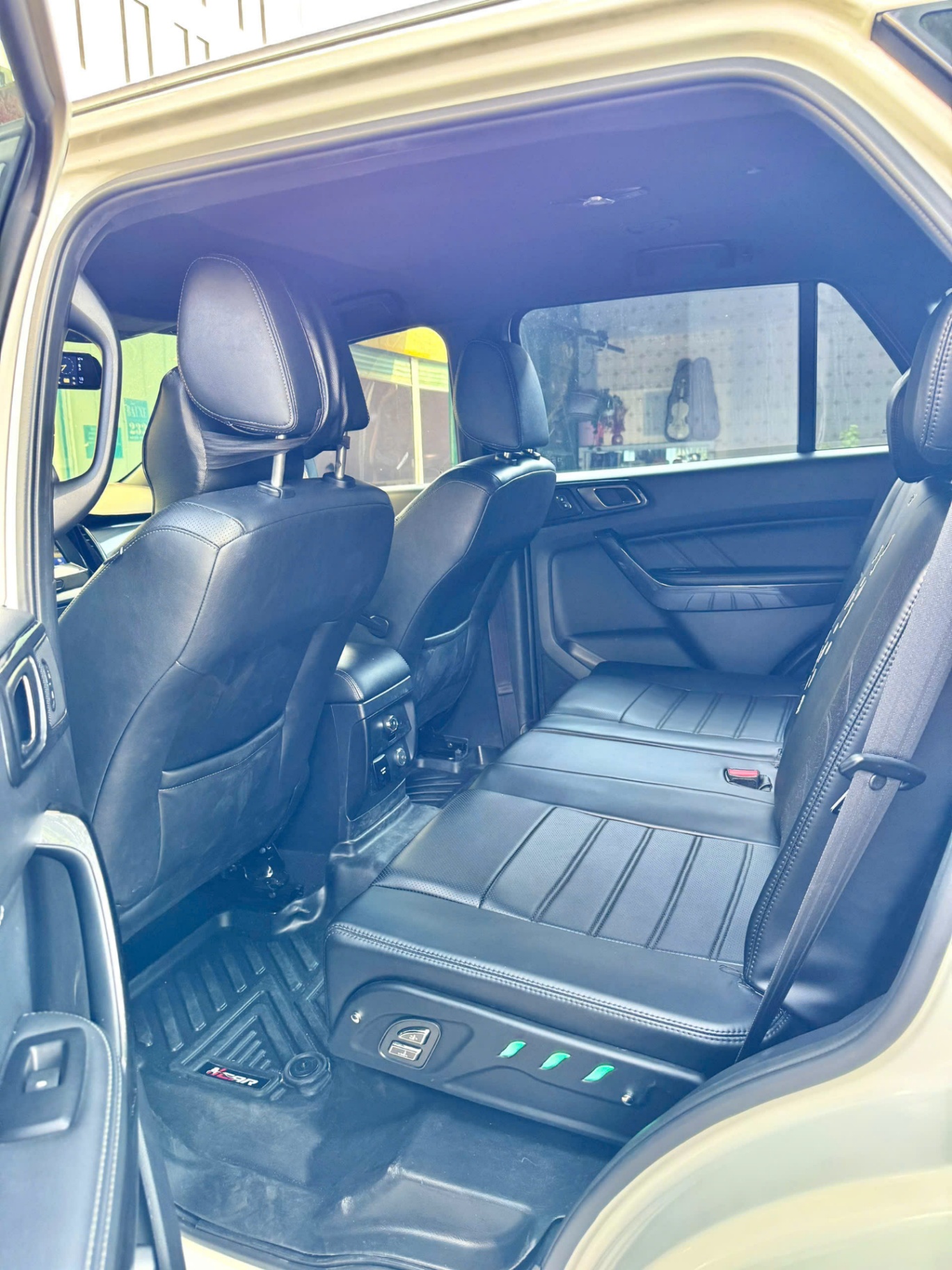 Ford Everest Titanium 2.0L 4x2 AT 2020 - Nội thất 2