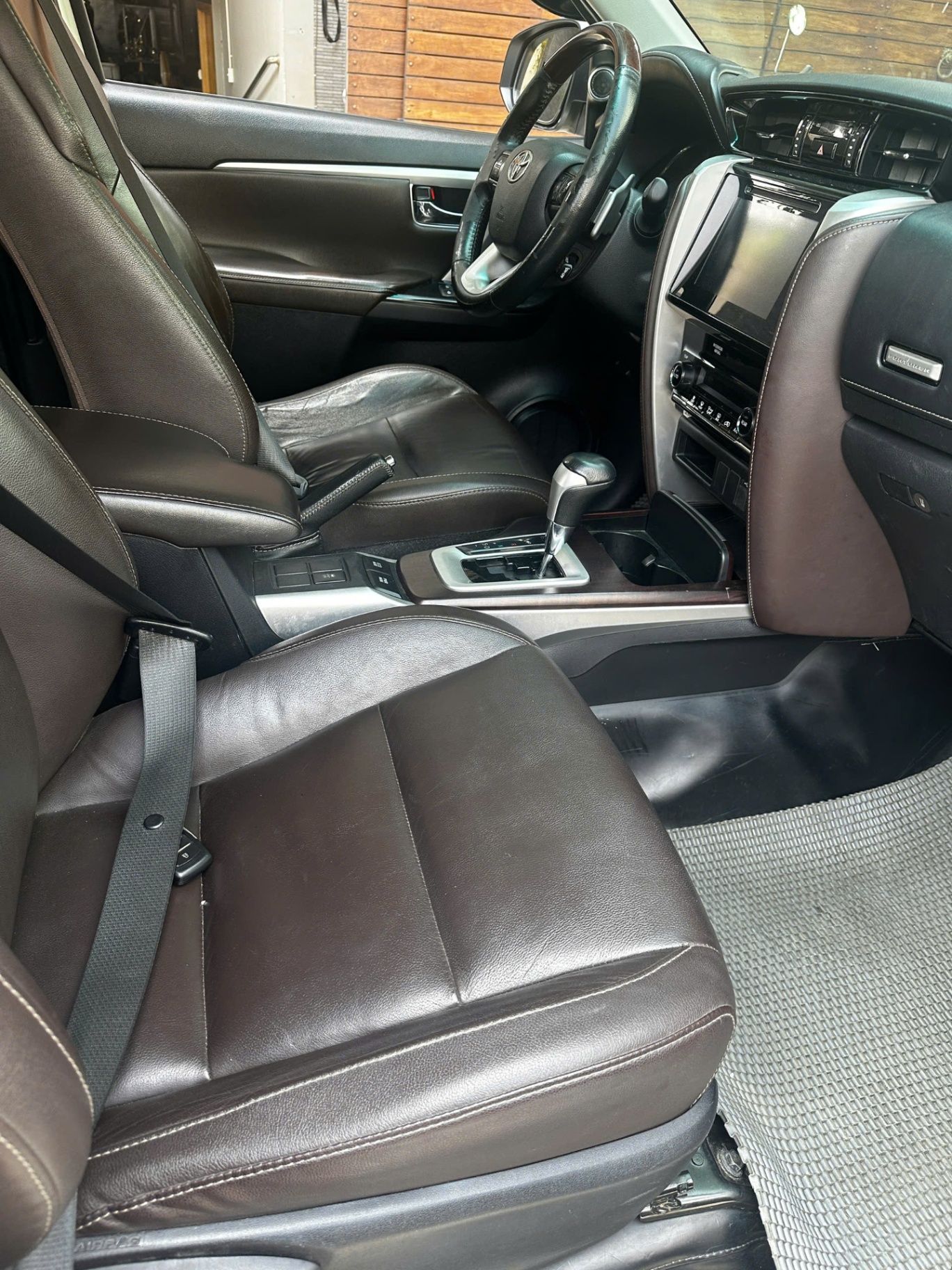 Toyota Fortuner 2.7V 4x2 AT 2019 - Nội thất 8
