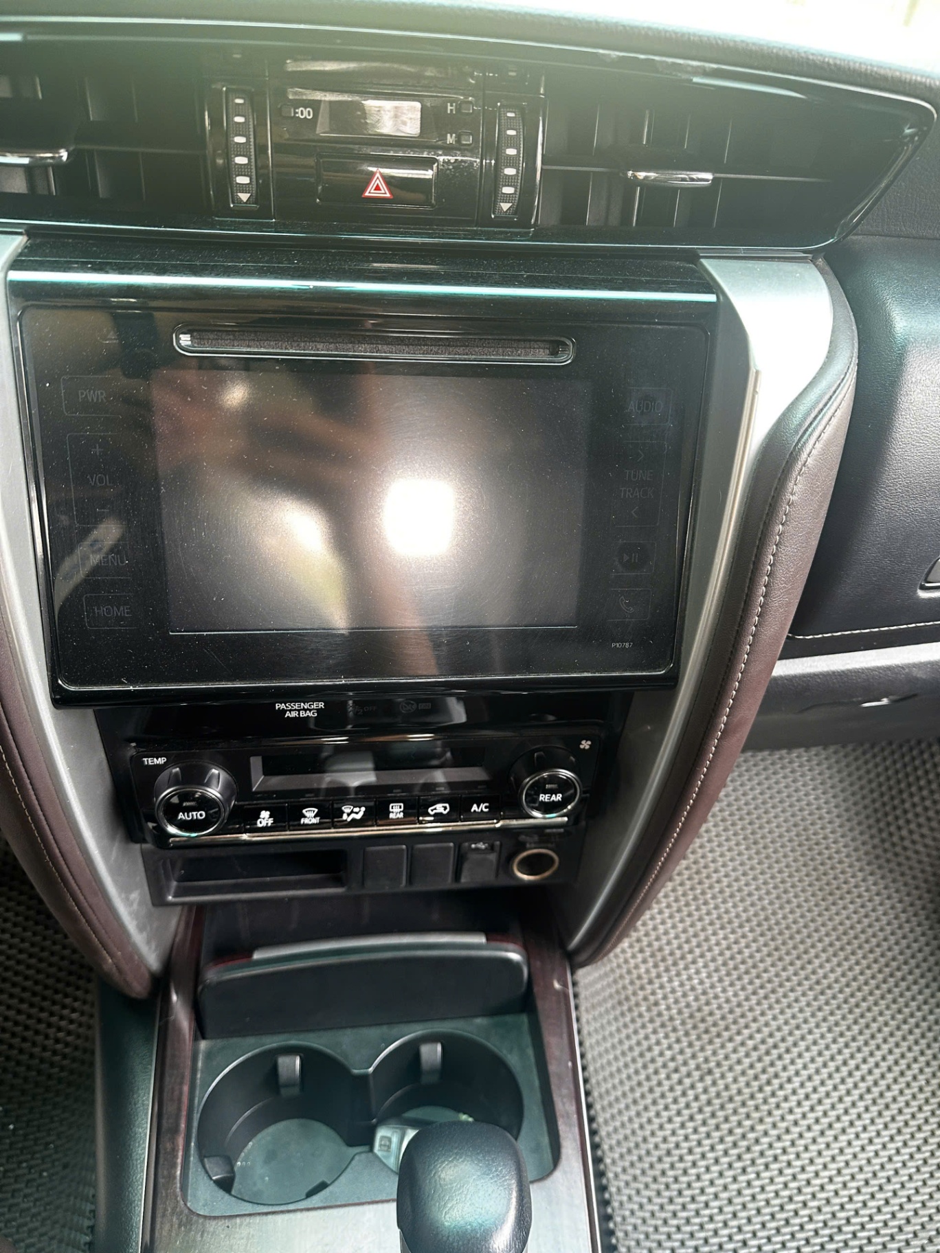 Toyota Fortuner 2.7V 4x2 AT 2019 - Nội thất 10
