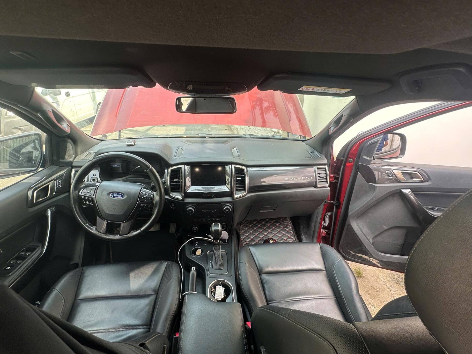 Ford Everest Titanium 2.0L 4x2 AT 2020 - Nội thất 1