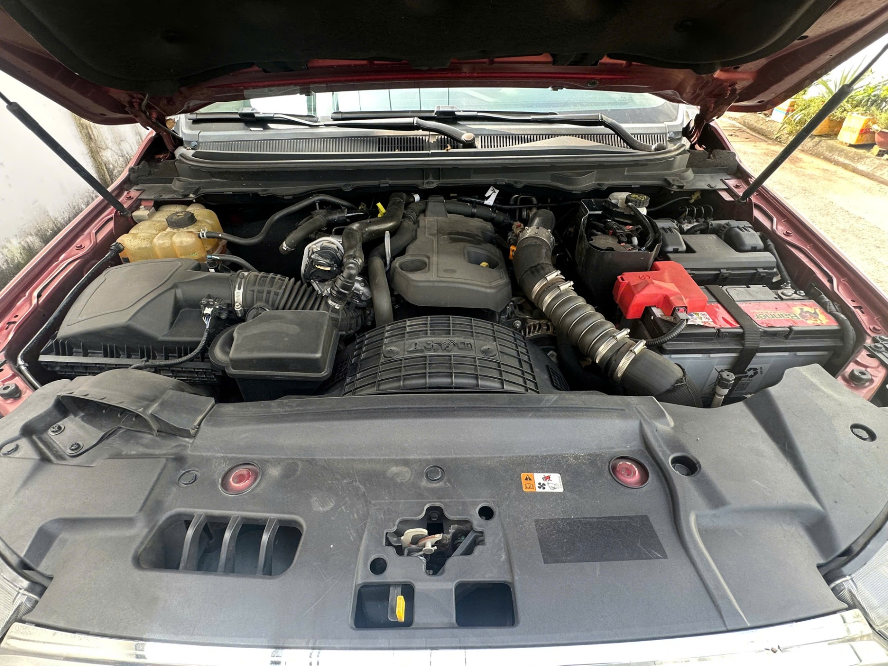 Ford Everest Titanium 2.0L 4x2 AT 2020 - Khoang động cơ 1