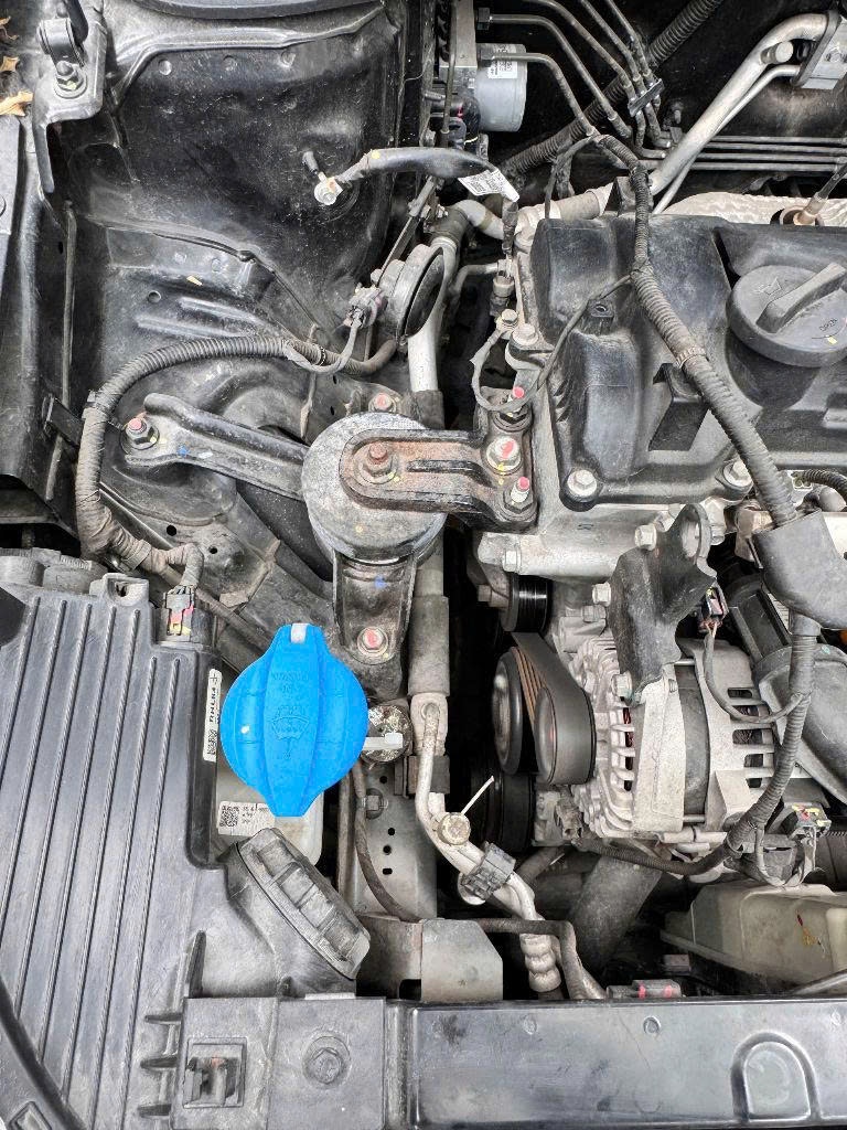 Hyundai Accent 1.4 MT 2021 - Khoang động cơ 1