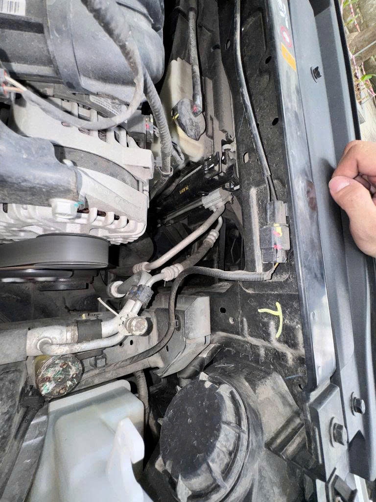 Hyundai Accent 1.4 MT 2021 - Khoang động cơ 5