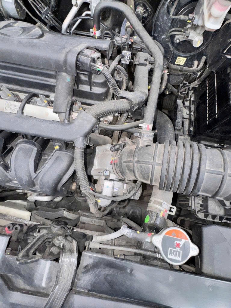 Hyundai Accent 1.4 MT 2021 - Khoang động cơ 13