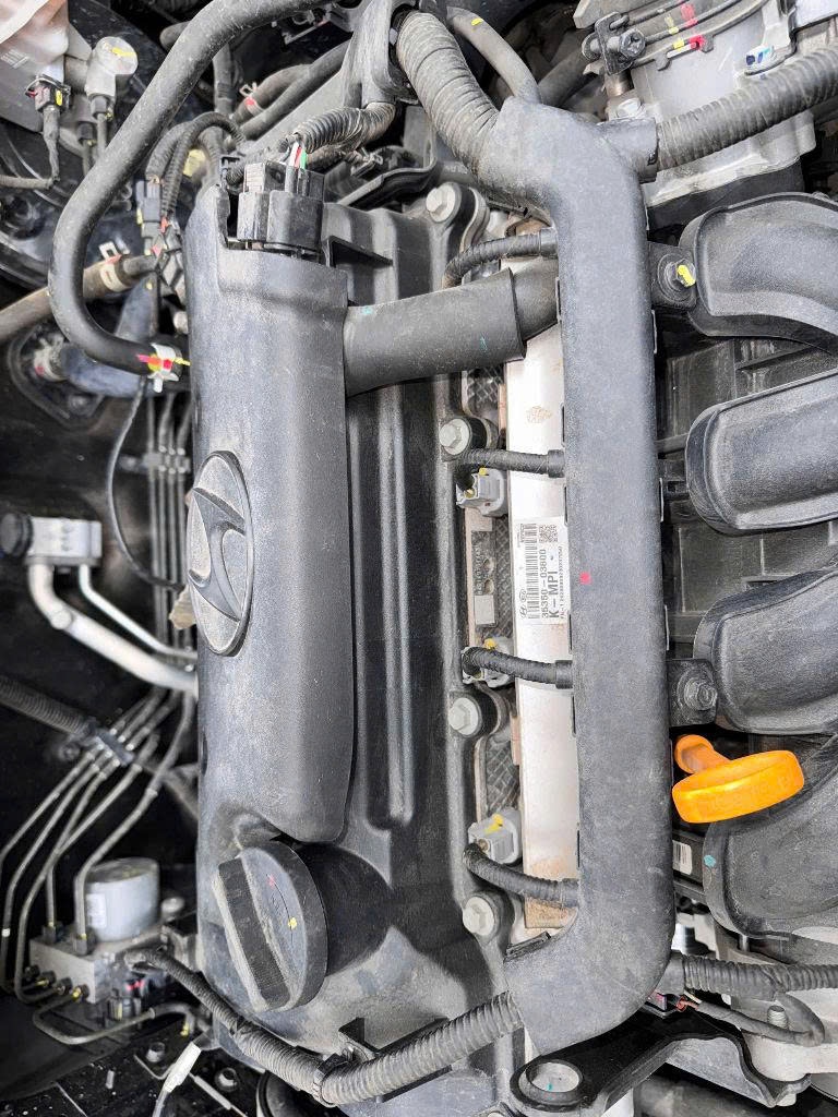 Hyundai Accent 1.4 MT 2021 - Khoang động cơ 15