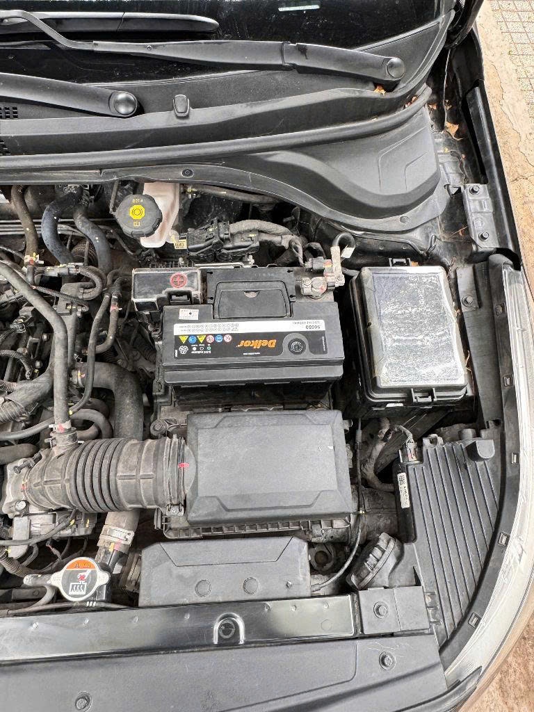 Hyundai Accent 1.4 MT 2021 - Khoang động cơ 16