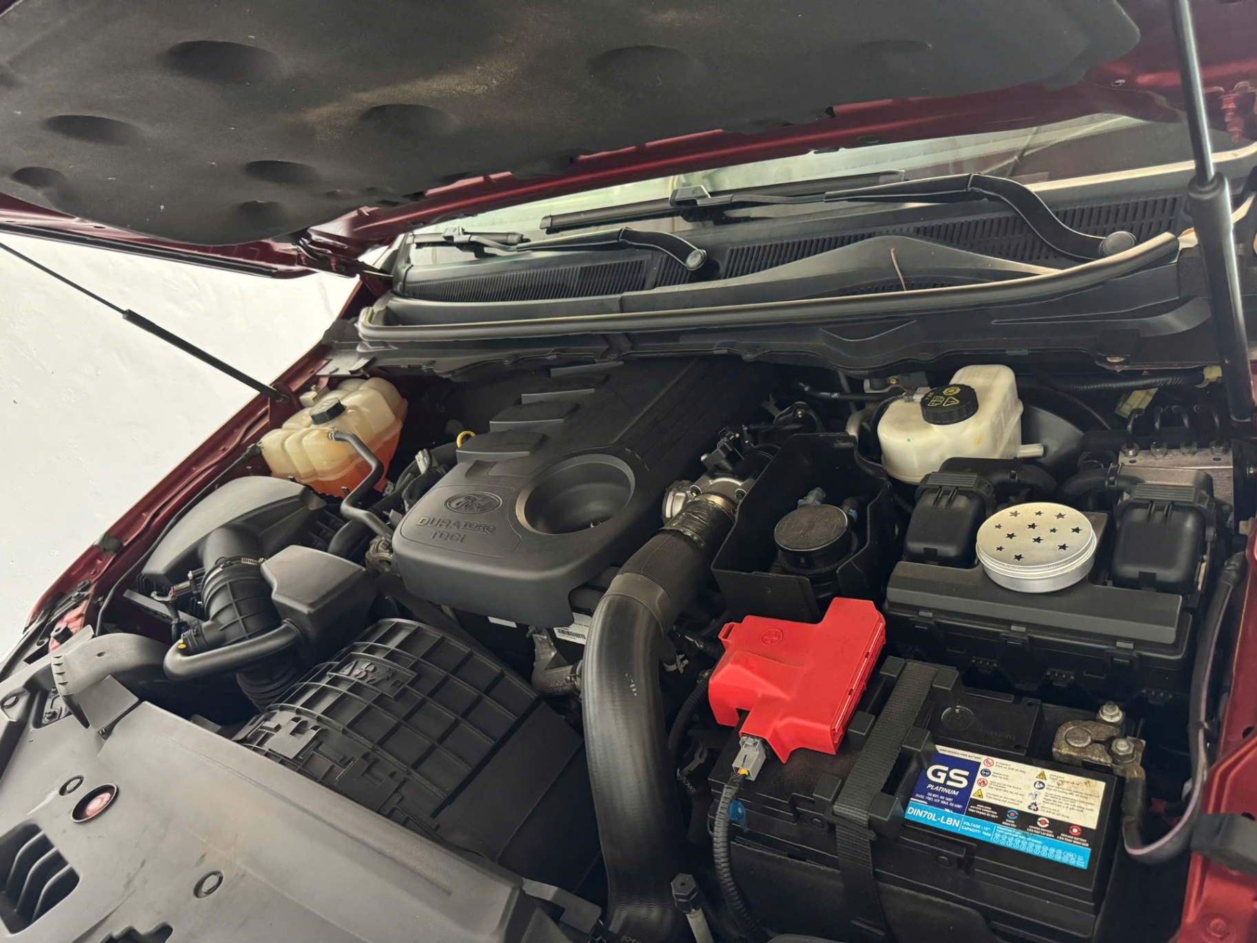 Ford Everest Titanium 2.2L 4x2 AT 2017 - Khoang động cơ 1