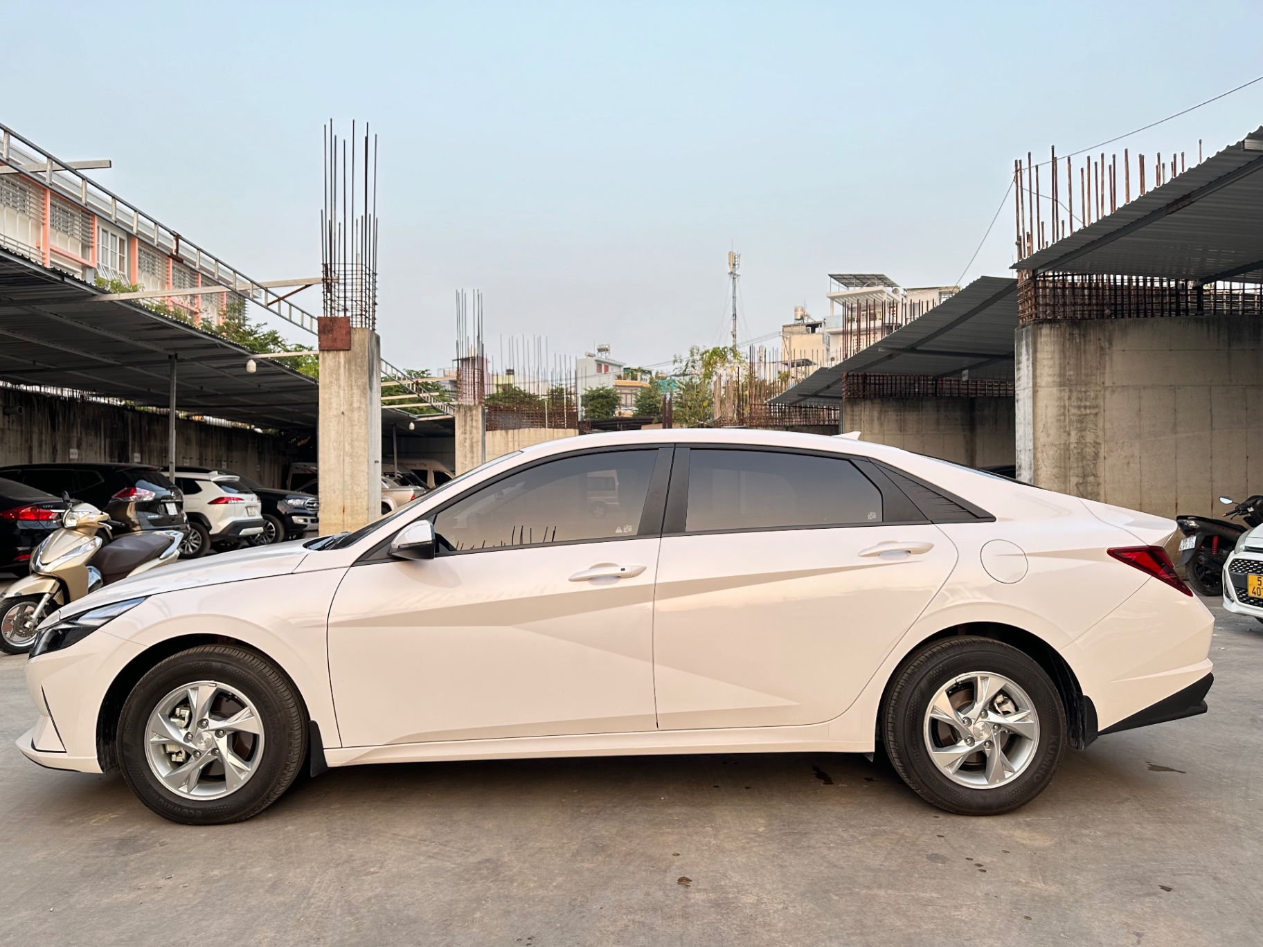 Hyundai Elantra 1.6 AT Tiêu chuẩn 2022 - Ngoại thất 3
