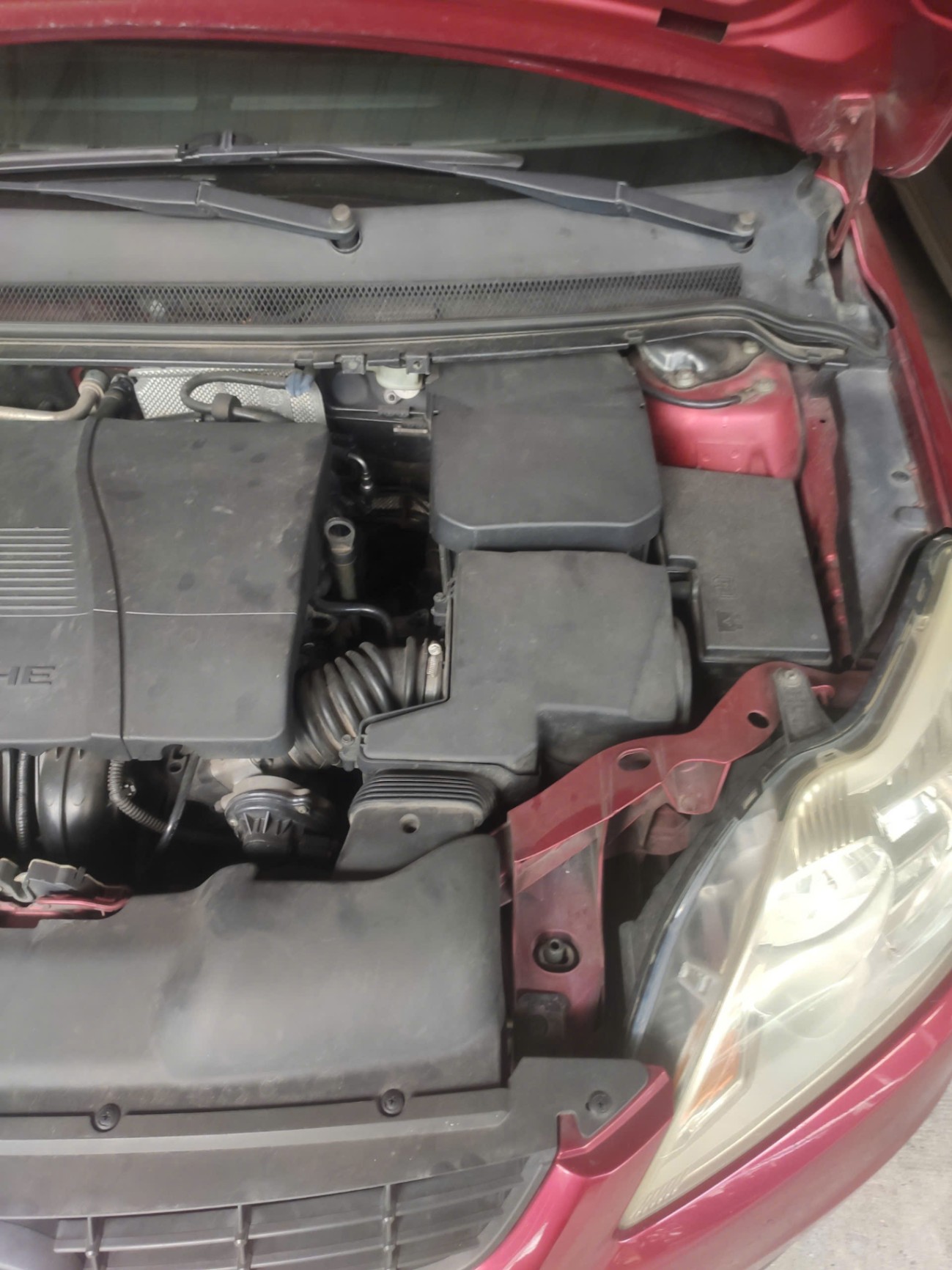 Ford Focus 1.8 AT 2012 - Khoang động cơ 1