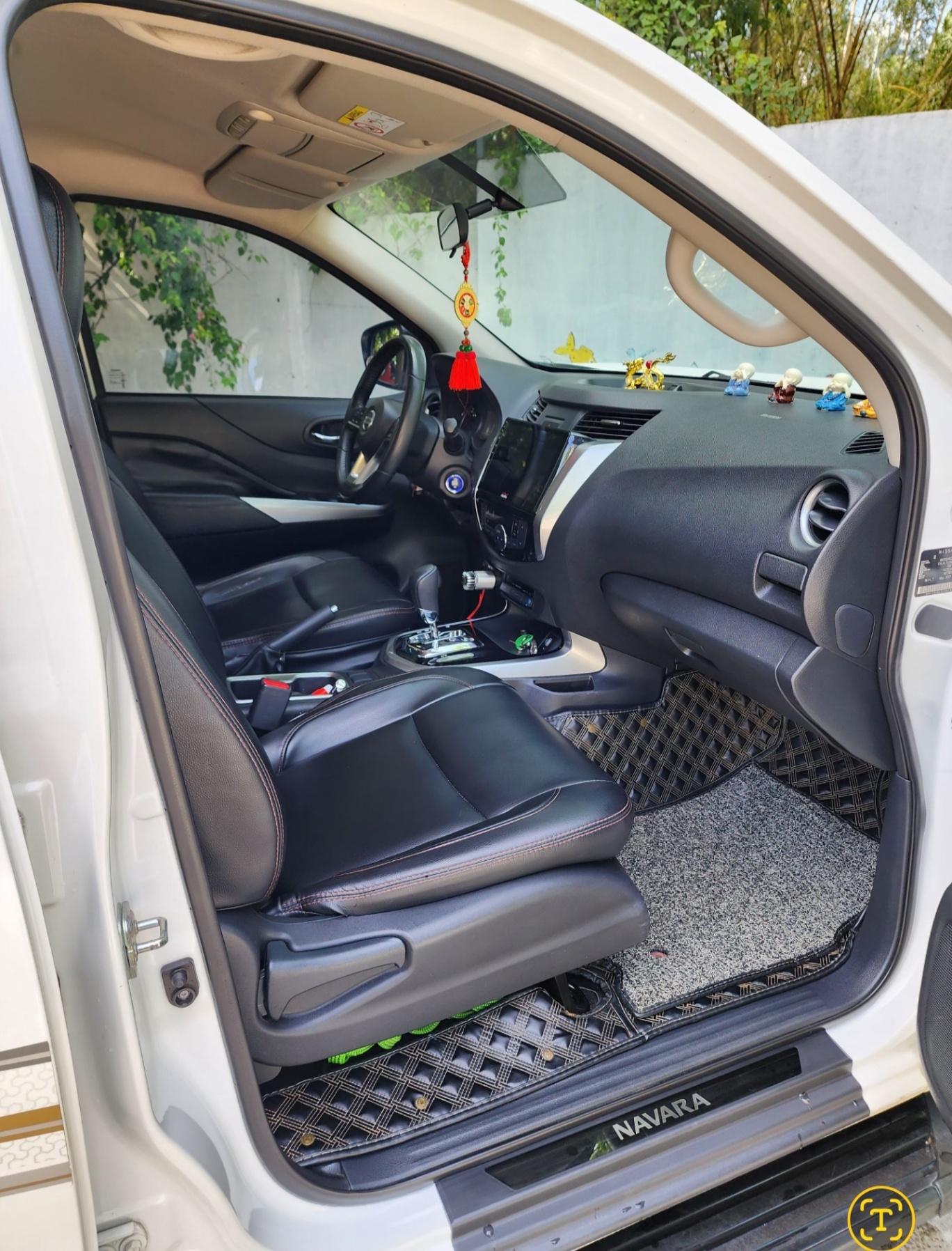 Nissan Navara VE 2.5 AT 2WD 2021 - Nội thất 2