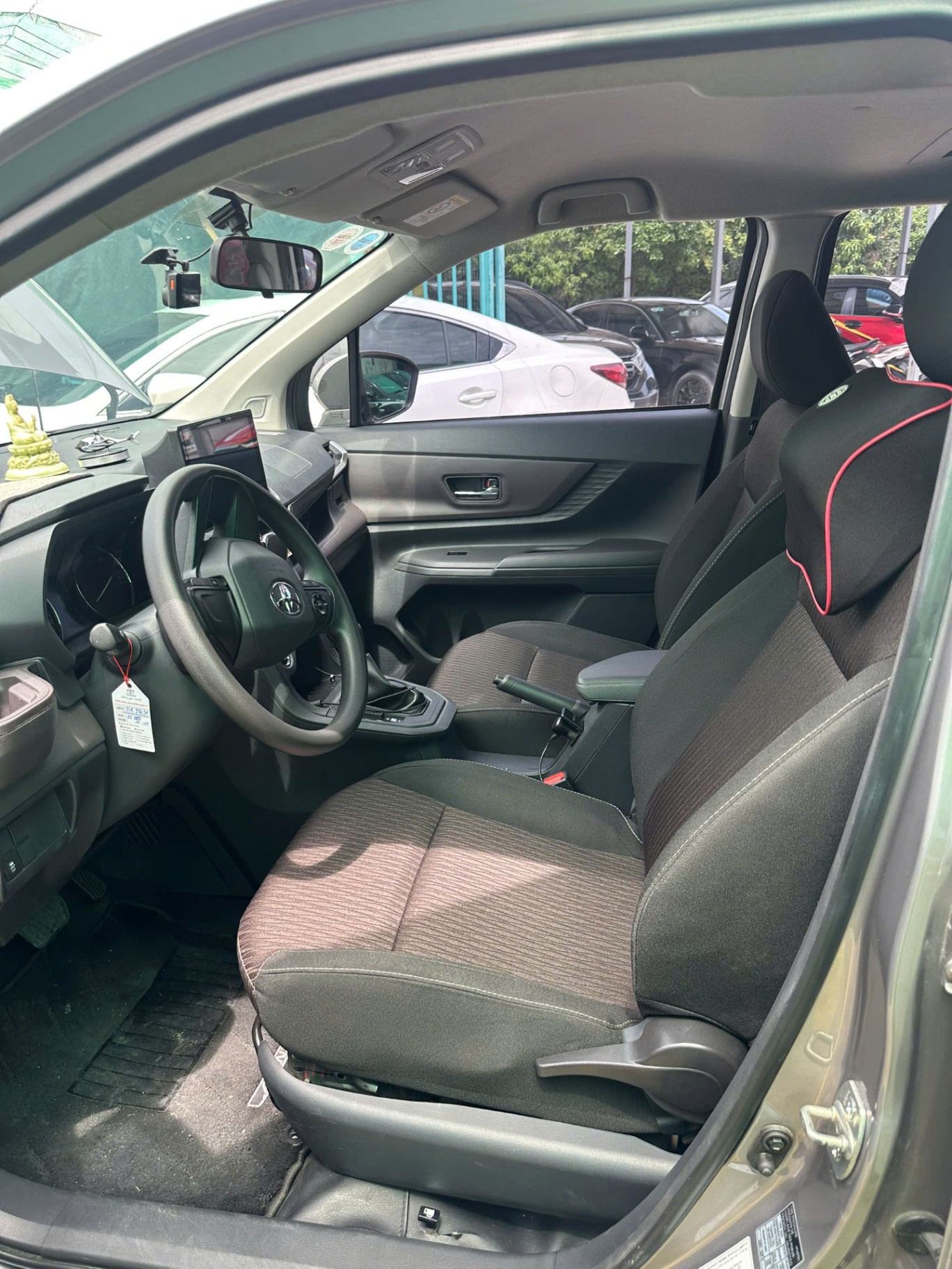 Toyota Avanza Premio 1.5 AT 2022 - Nội thất 9