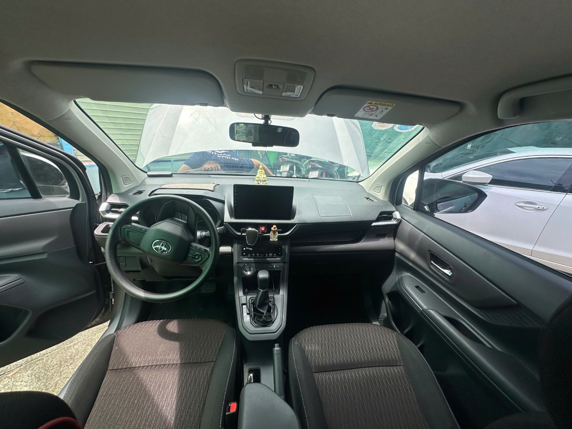 Toyota Avanza Premio 1.5 AT 2022 - Nội thất 7