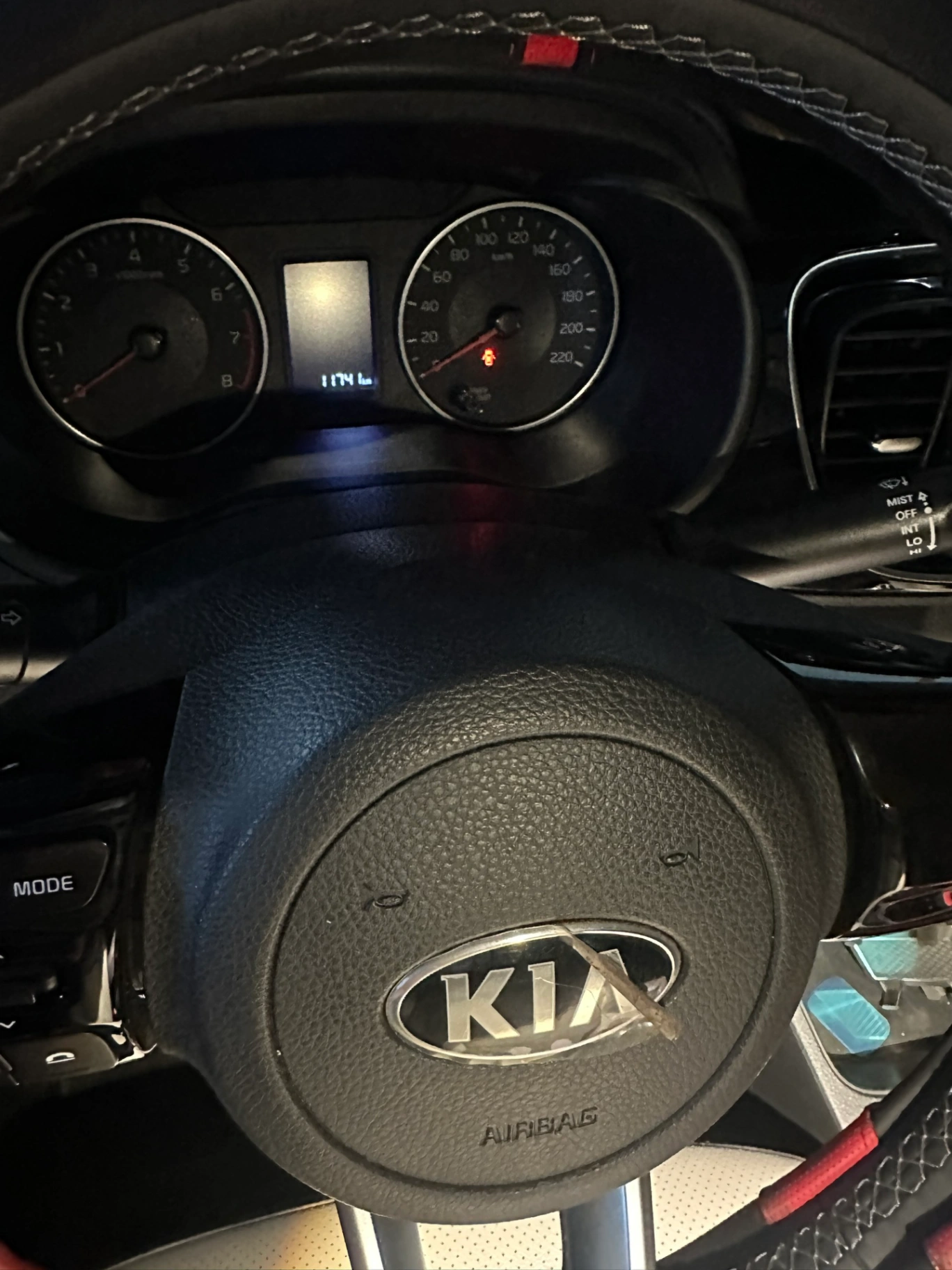 Kia Soluto 1.4 MT Deluxe 2020 - Nội thất 4