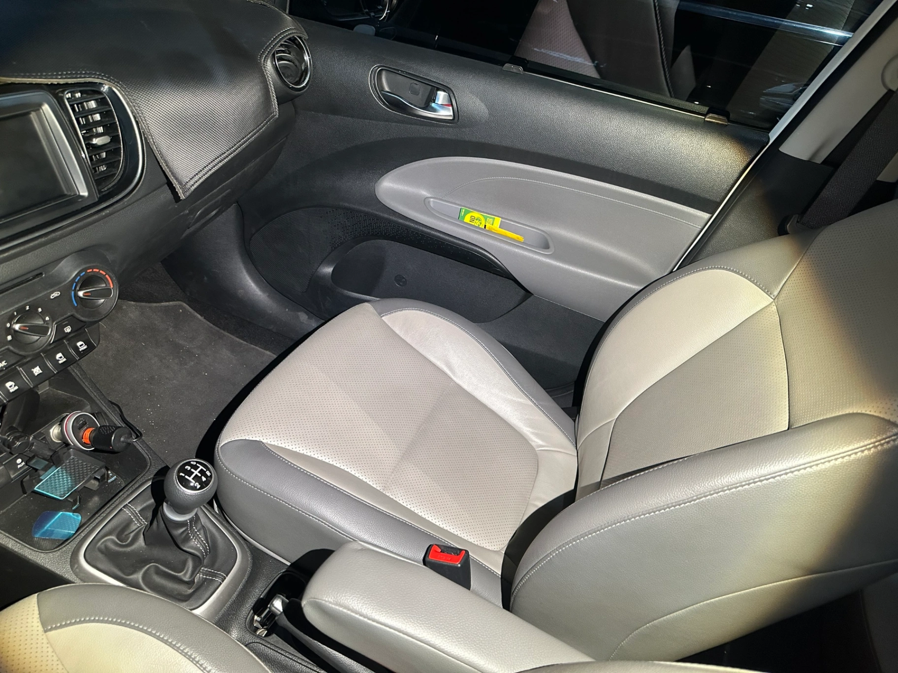 Kia Soluto 1.4 MT Deluxe 2020 - Nội thất 5