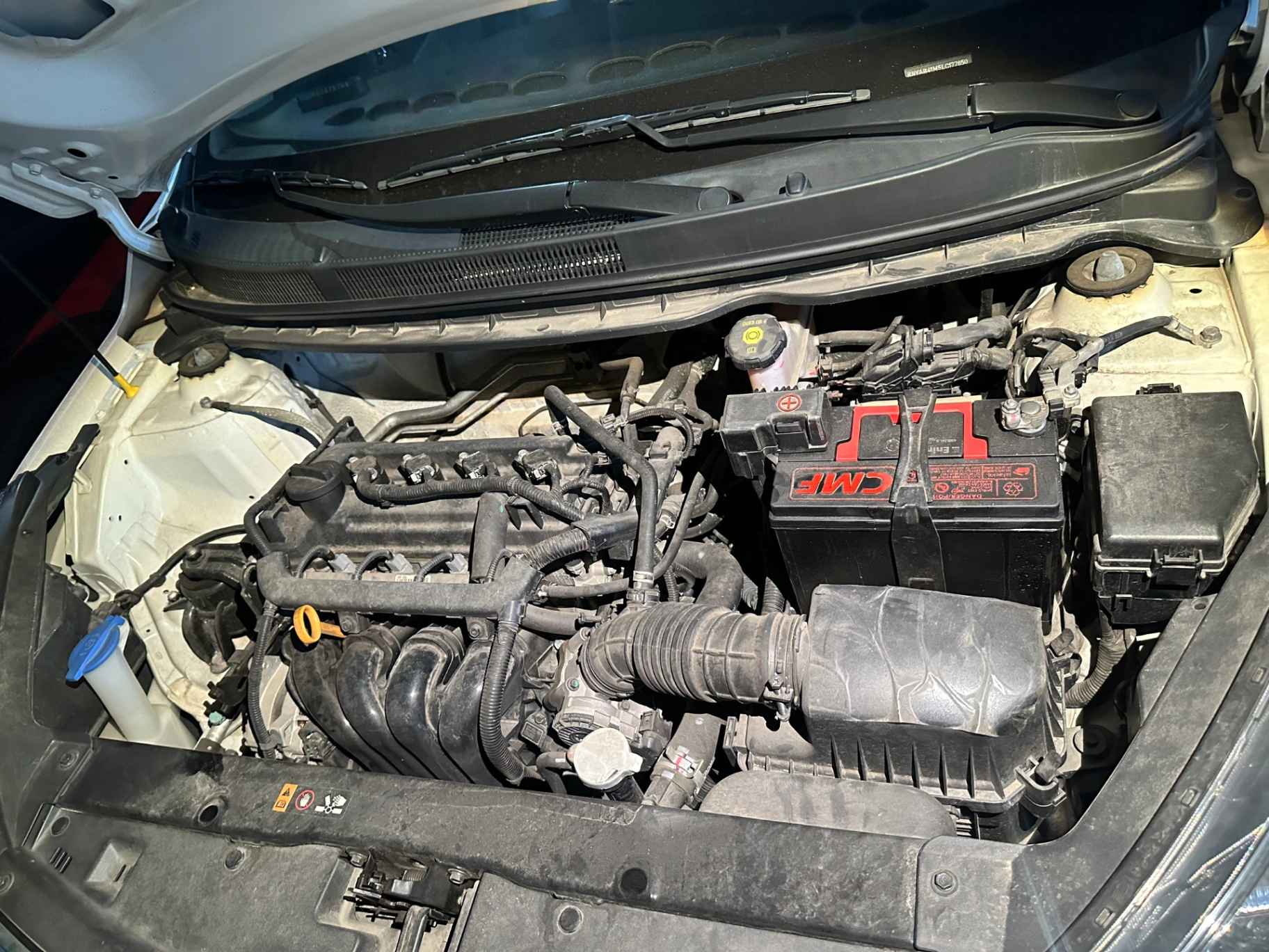 Kia Soluto 1.4 MT Deluxe 2020 - Khoang động cơ 1