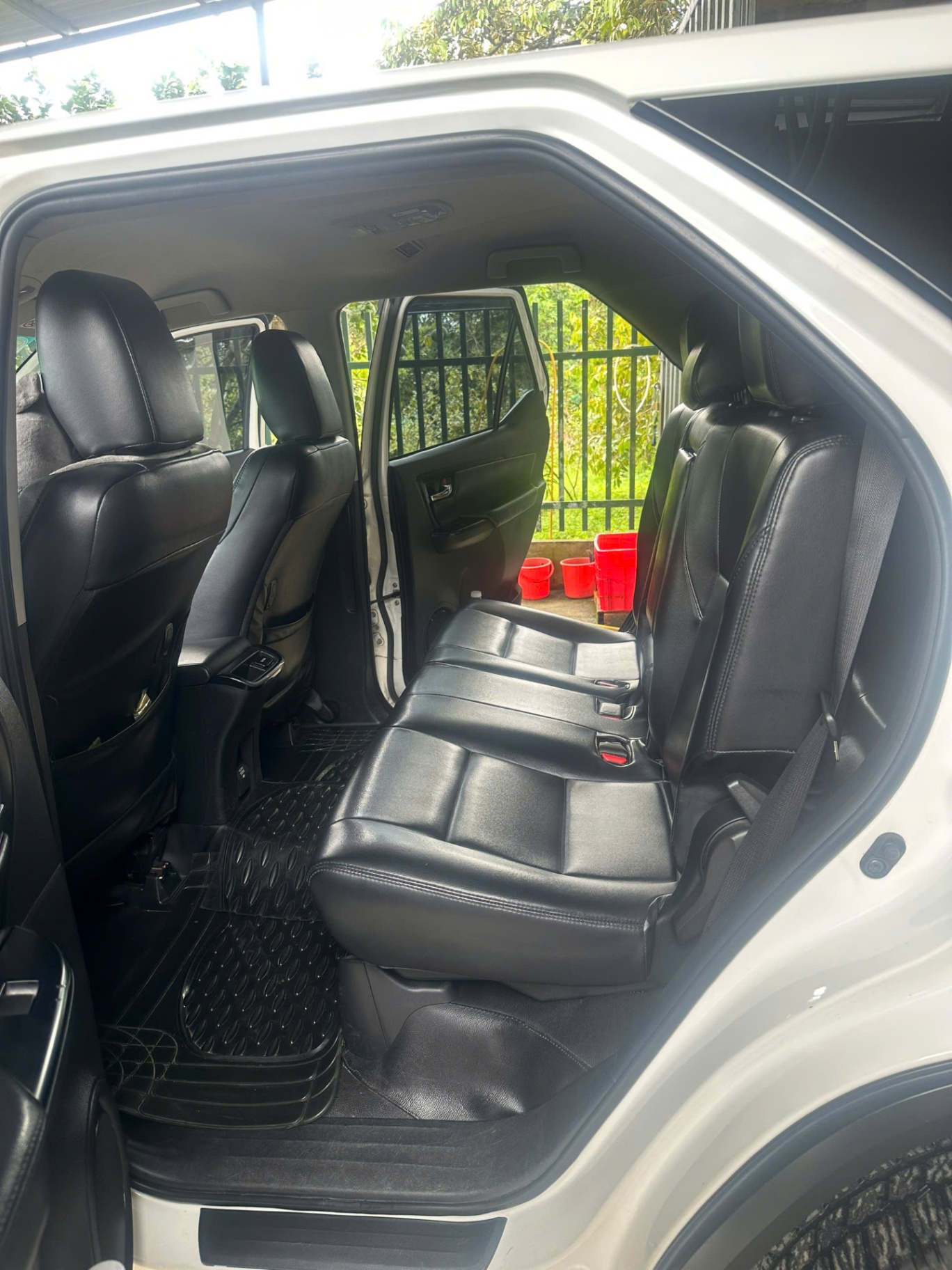 Toyota Fortuner 2.4L 4x2 MT 2022 - Nội thất 2
