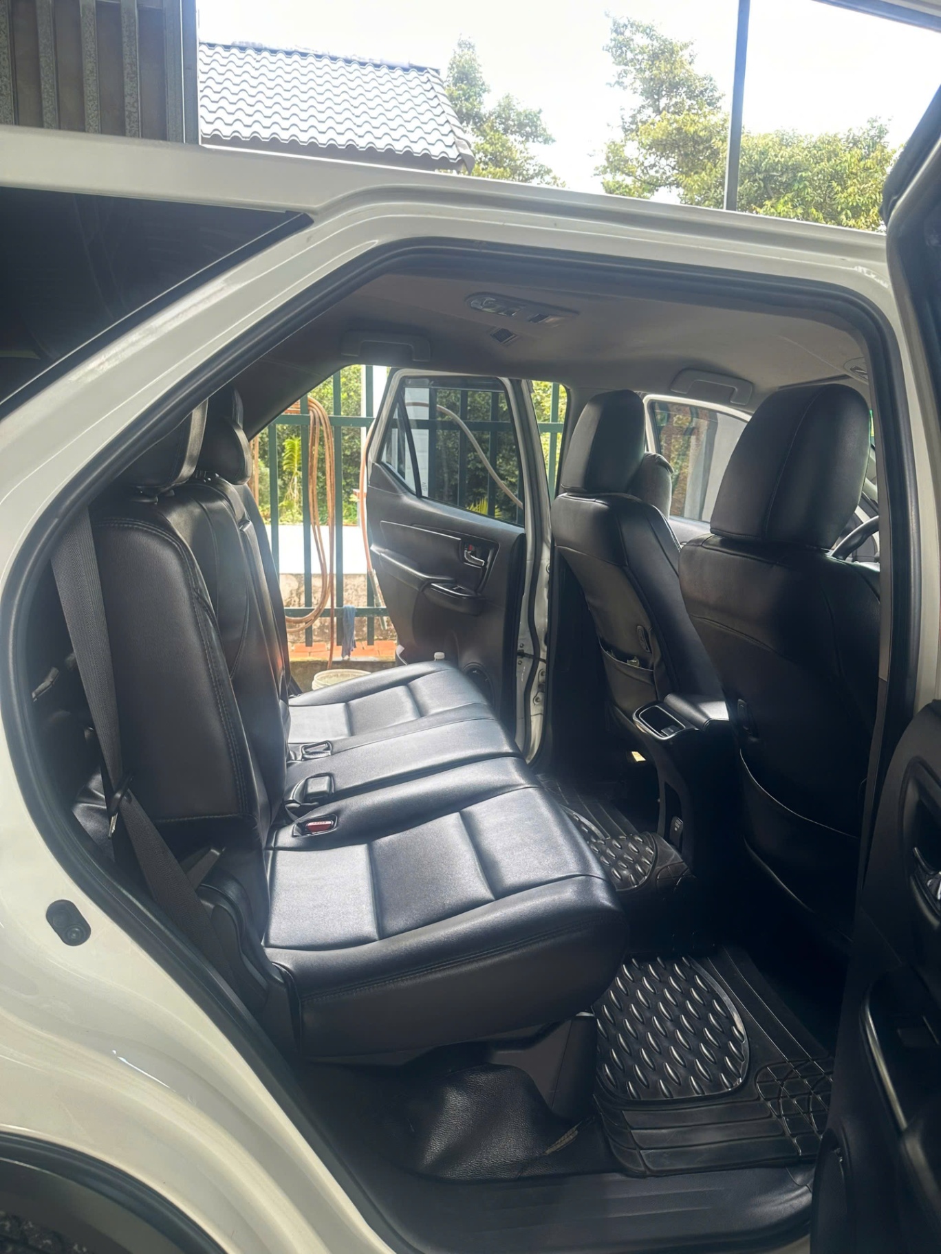 Toyota Fortuner 2.4L 4x2 MT 2022 - Nội thất 4