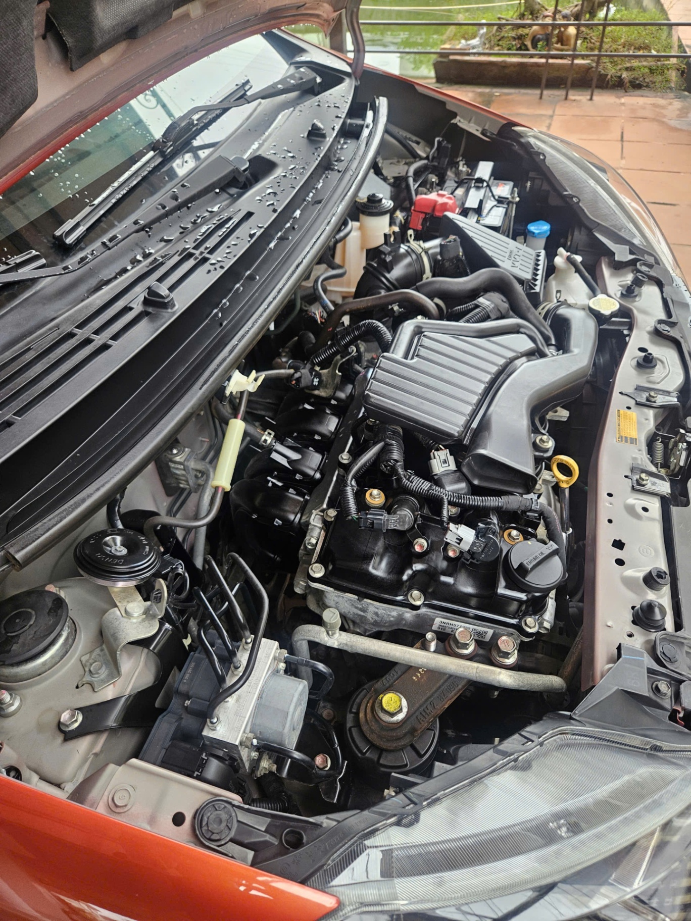Toyota Wigo 1.2 AT 2021 - Khoang động cơ 2