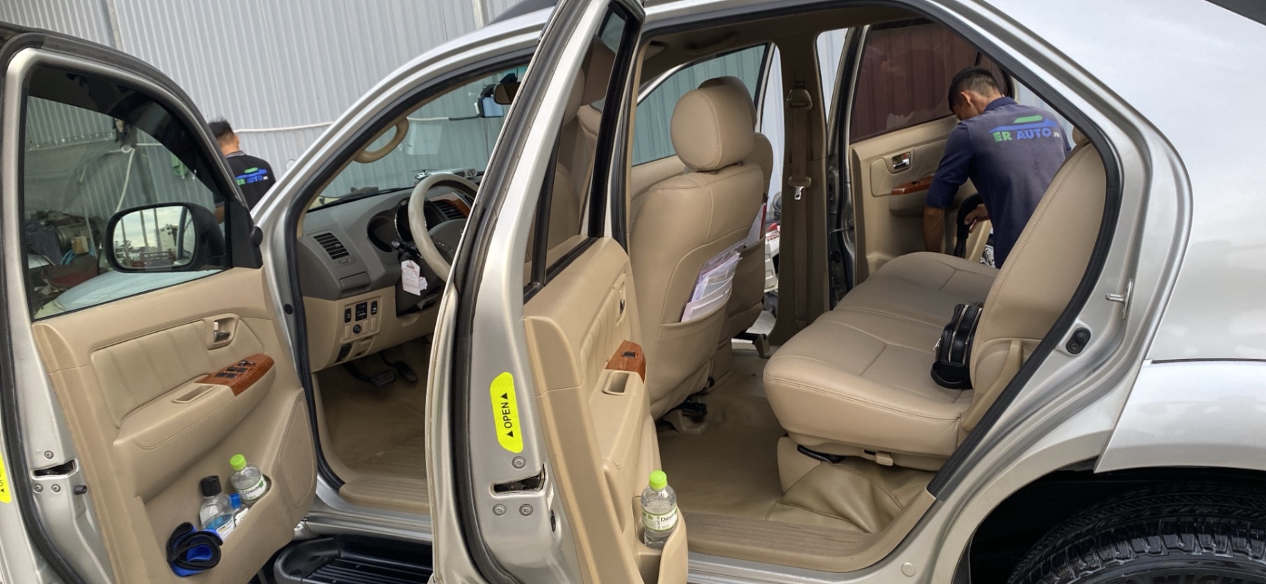 Toyota Fortuner 2.7V 4x4 AT 2010 - Nội thất 3