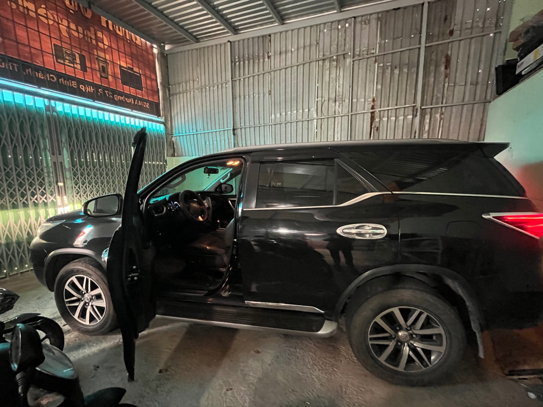 Toyota Fortuner 2.7V 4x4 AT 2017 - Ngoại thất 2