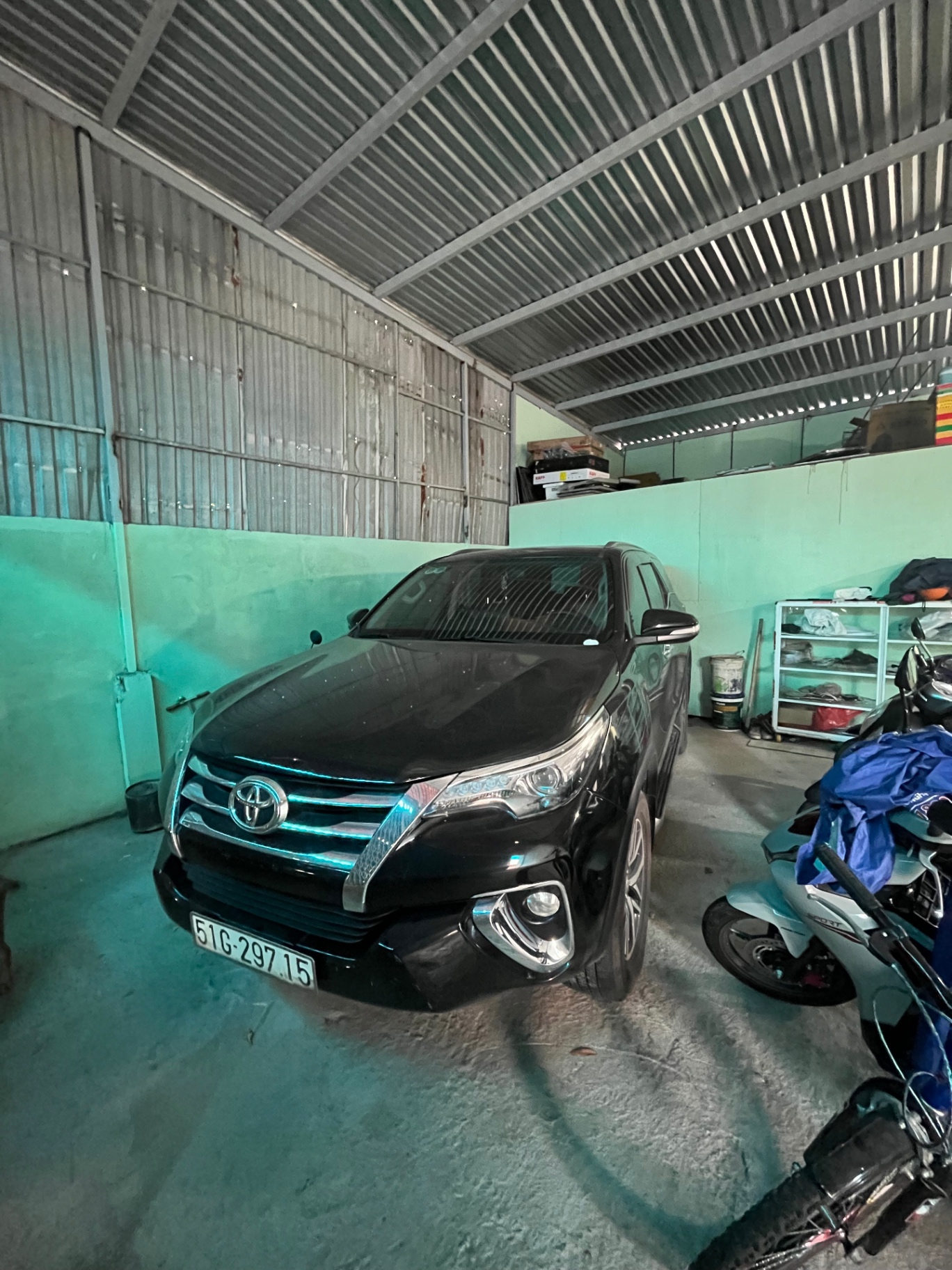 Toyota Fortuner 2.7V 4x4 AT 2017