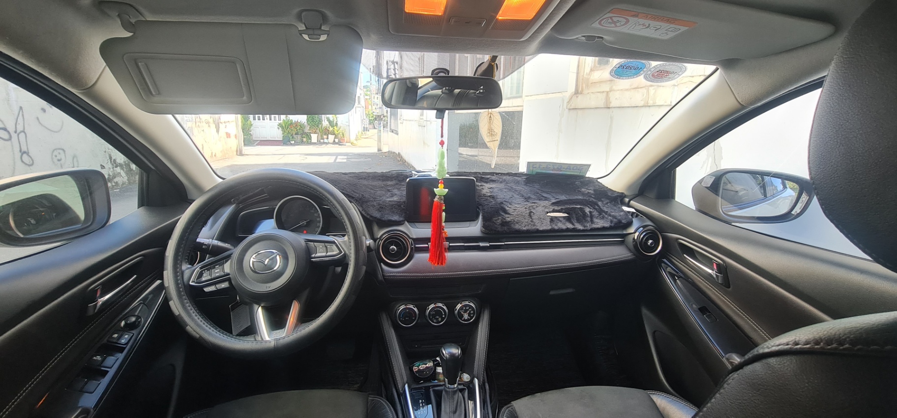 Mazda 2 Luxury 2019 - Nội thất 1