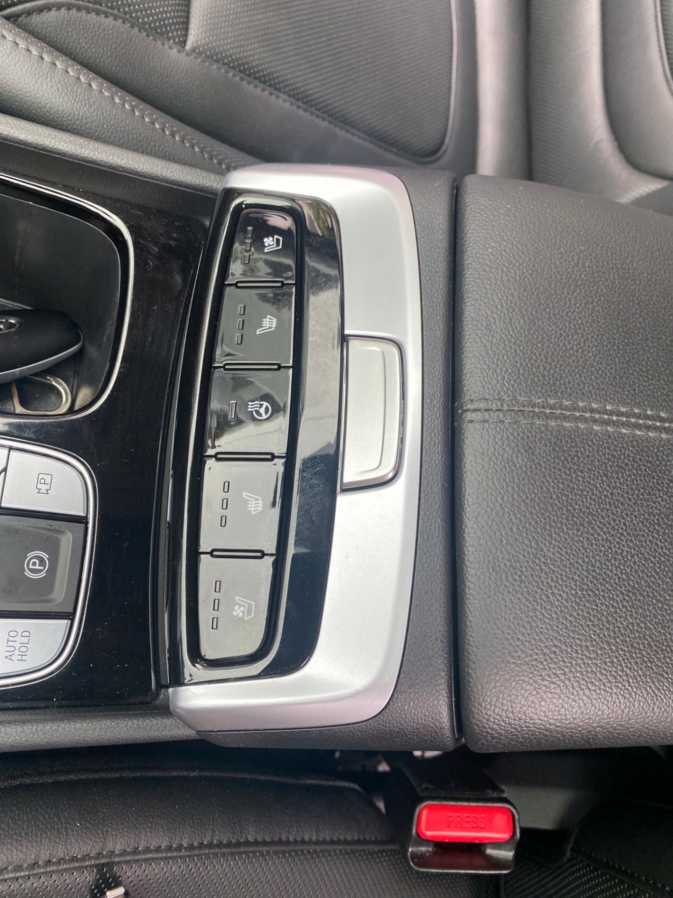 Hyundai Tucson 2.0 AT Đặc biệt 2024 - Nội thất 4